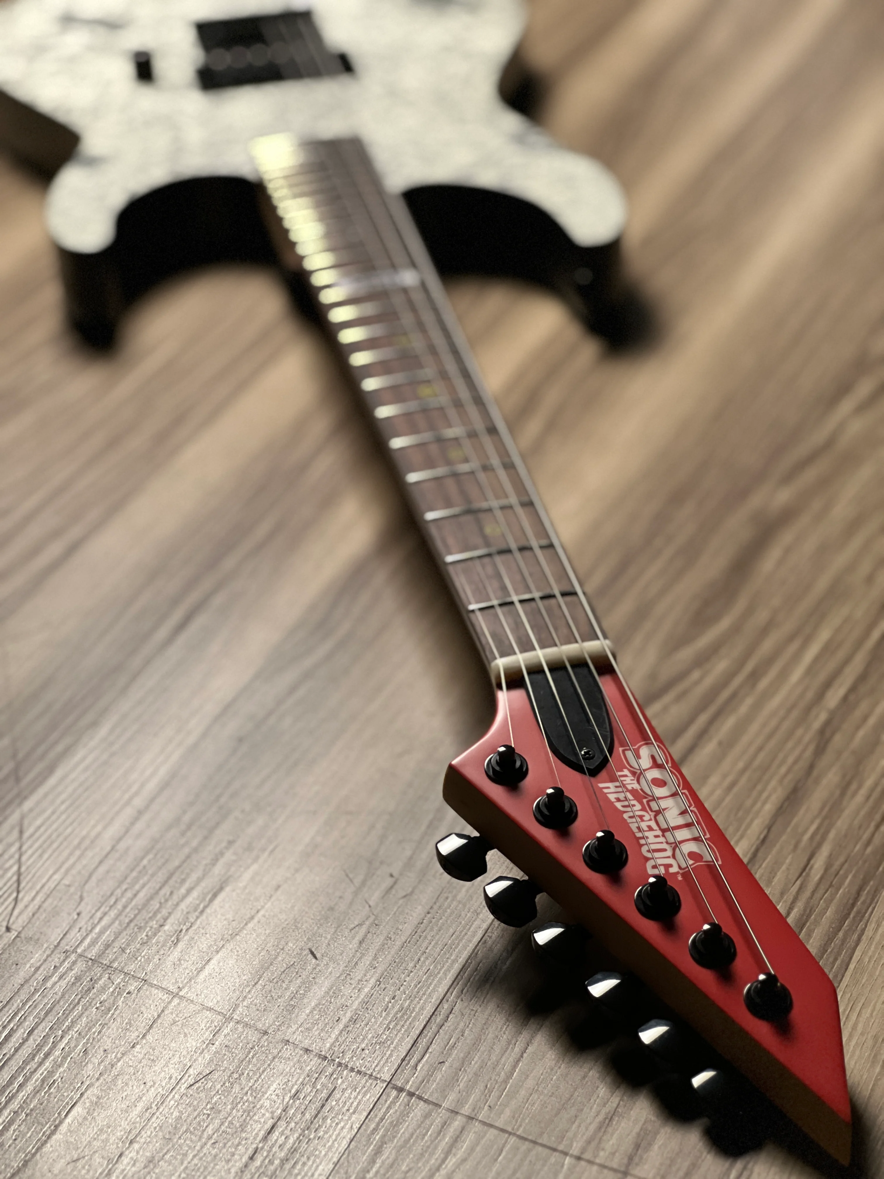 ESP Sonic The Hedgehog Guitar III - Classic Sonic Edition 0440243 - Image 8