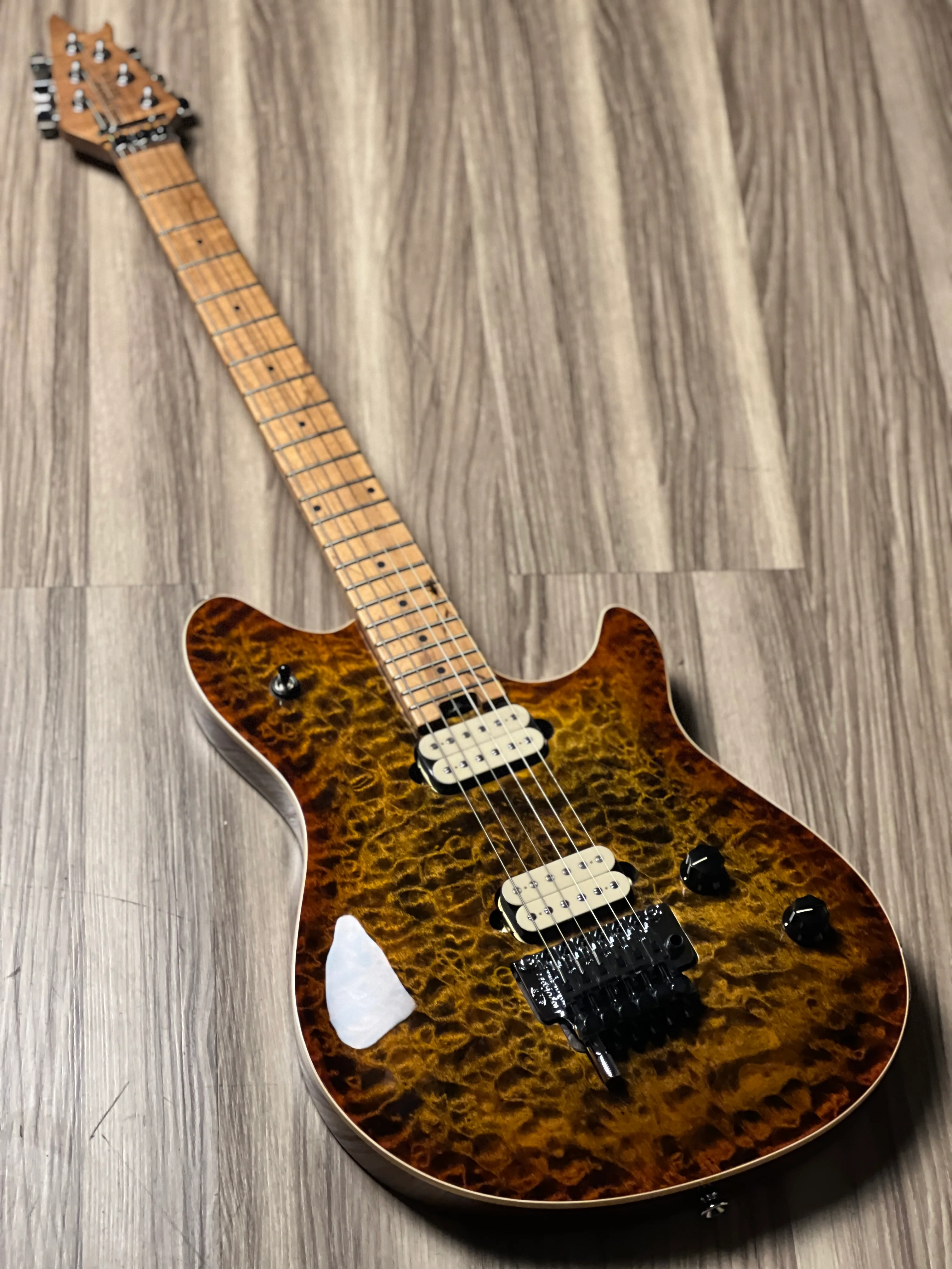 EVH Wolfgang Special QM with Maple FB in Tiger Eye Glow WG241190M - Image 2