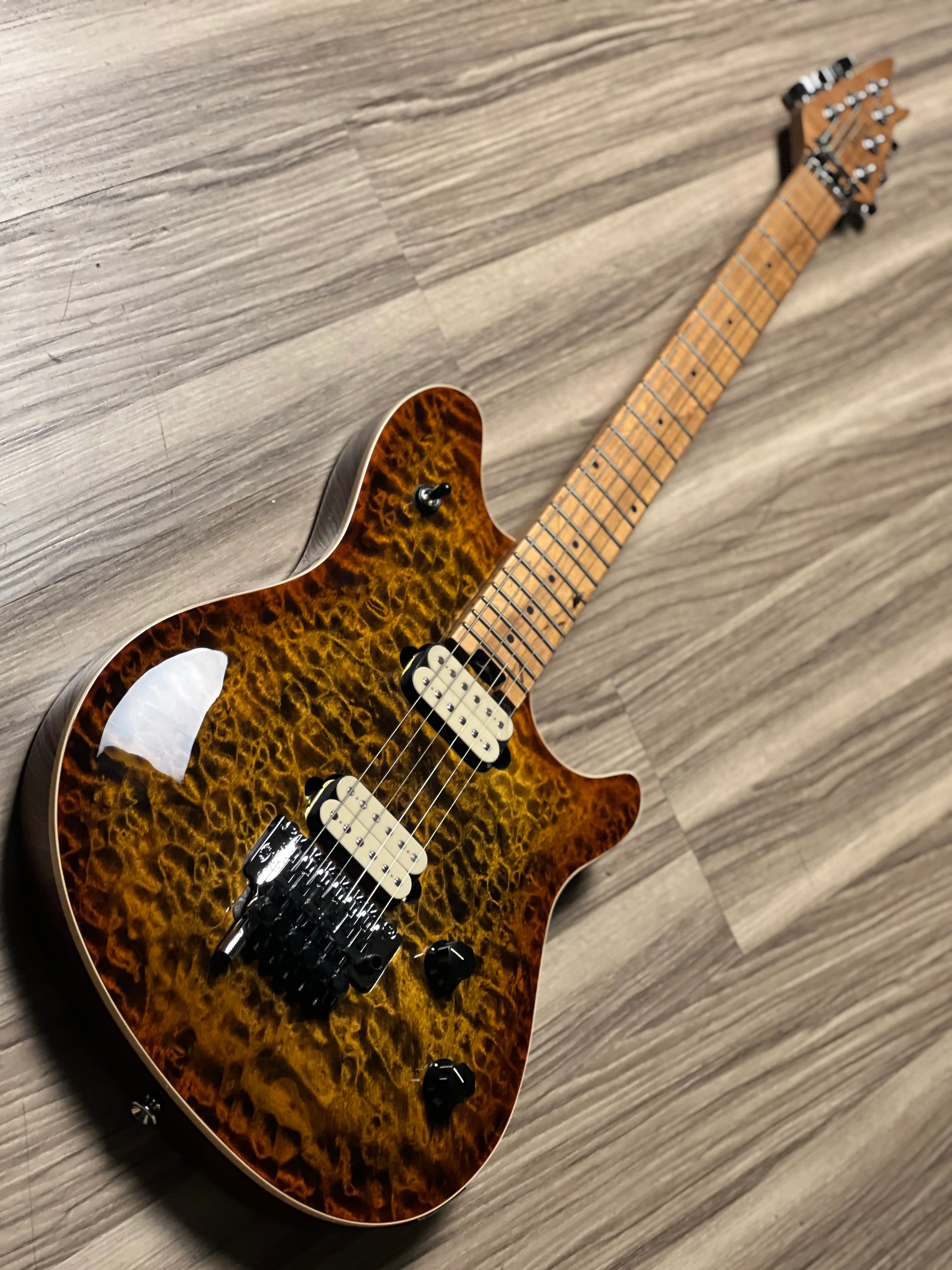 EVH Wolfgang Special QM with Maple FB in Tiger Eye Glow WG241190M - Image 3