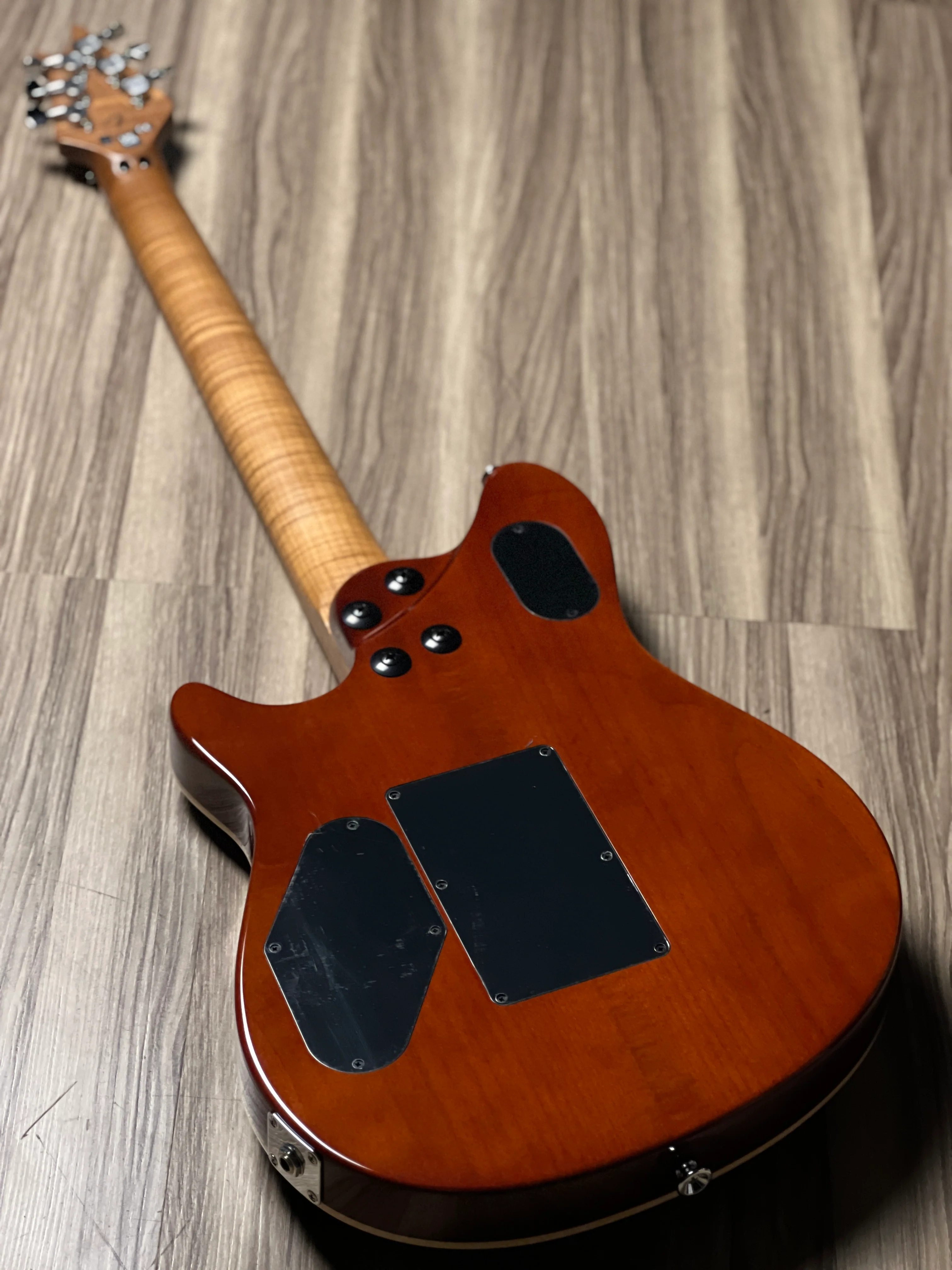 EVH Wolfgang Special QM with Maple FB in Tiger Eye Glow WG241190M - Image 5