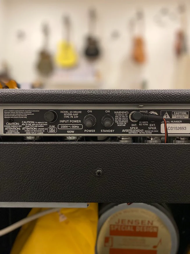 Fender 65 Deluxe Reverb Tube Guitar Combo Amplifier 230V - Image 6
