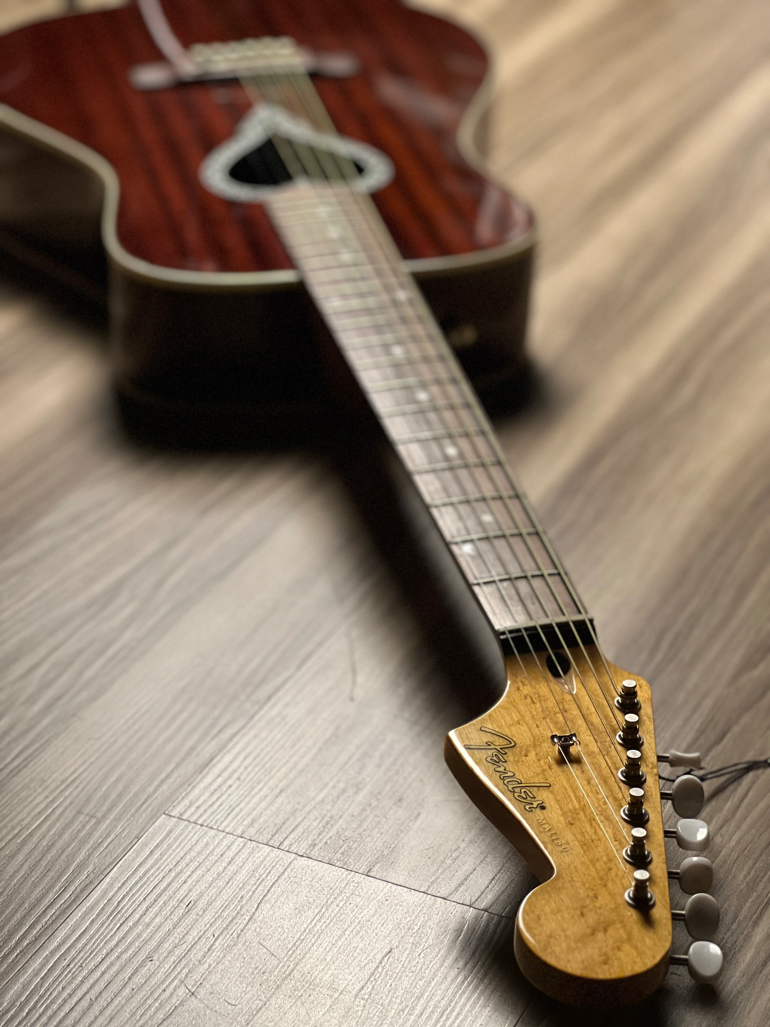 Fender Alkaline Trio Malibu Mahogany in Natural - Image 11