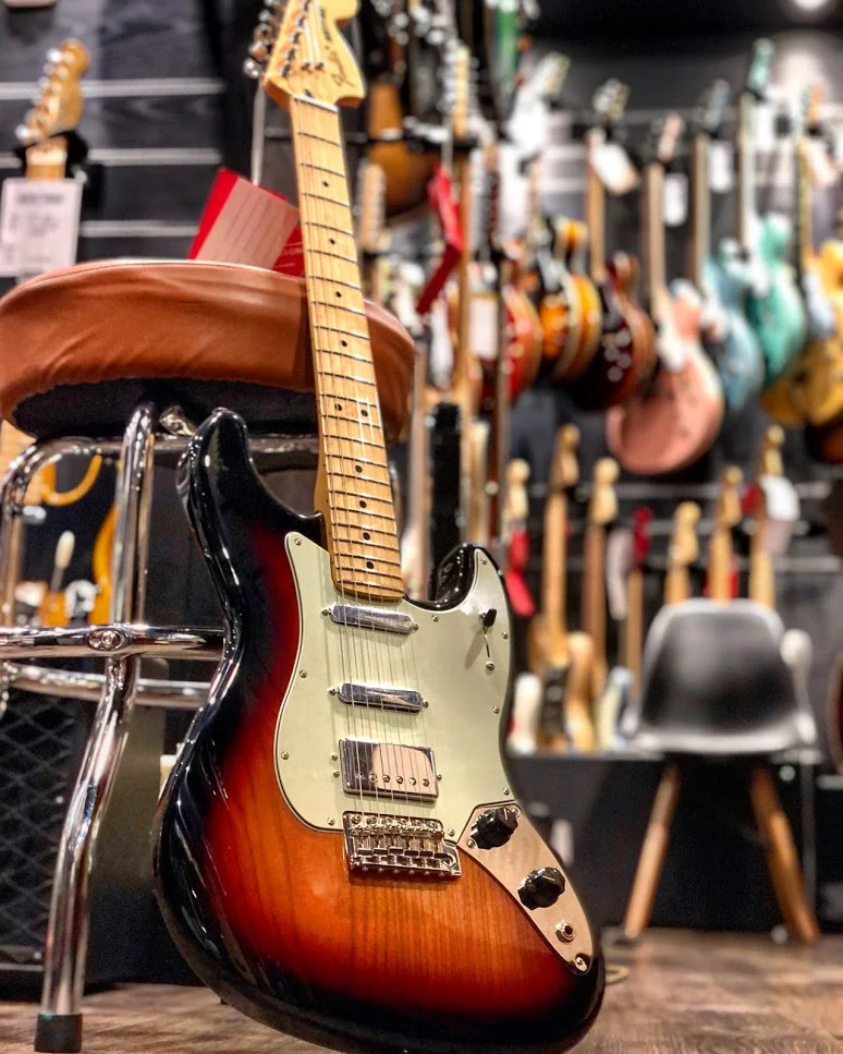 Fender Alternate Reality Sixty Six in 3 Tone Sunburst - Image 4