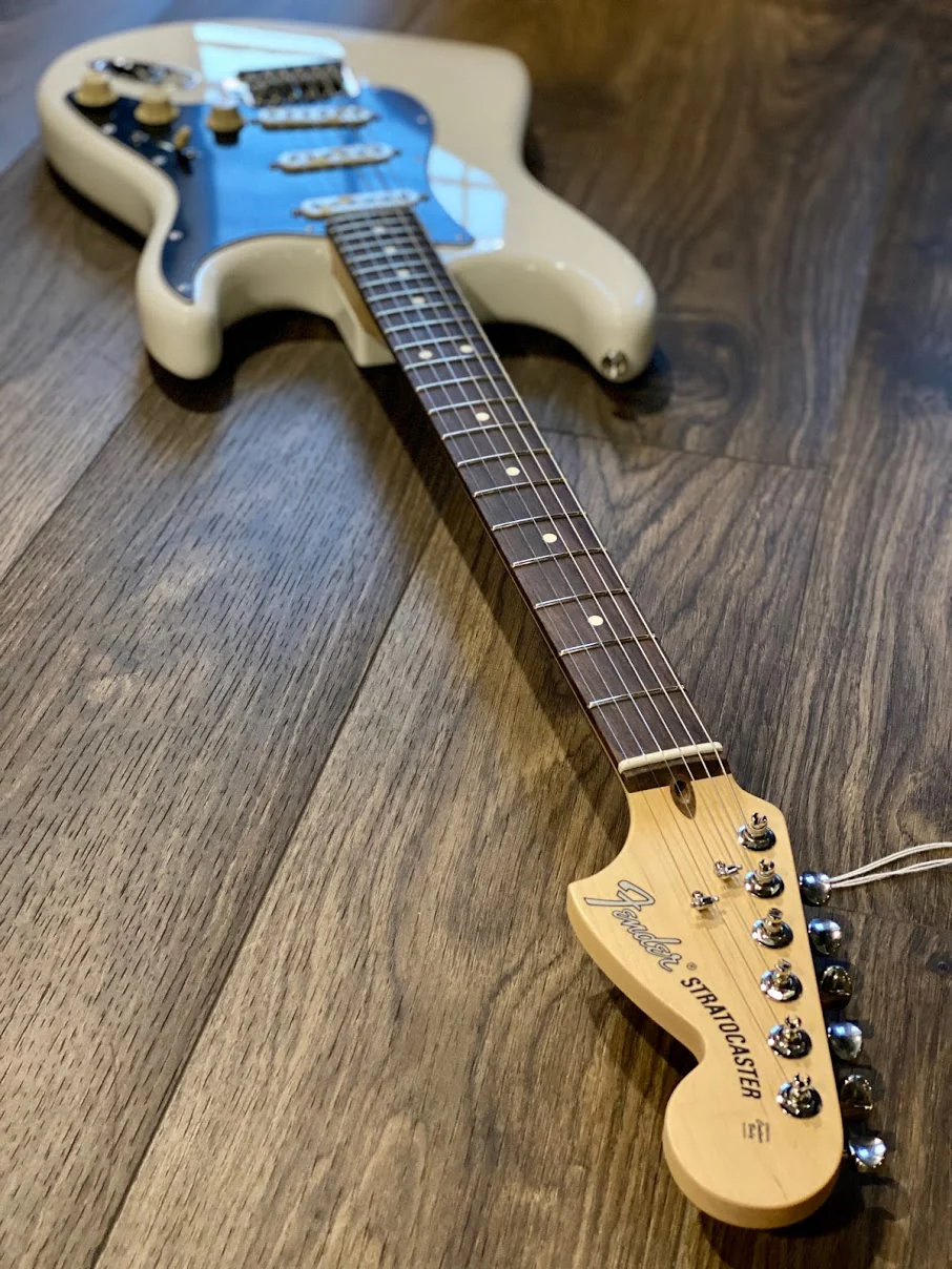 Fender American Performer Stratocaster with Rosewood FB in Arctic White - Image 3