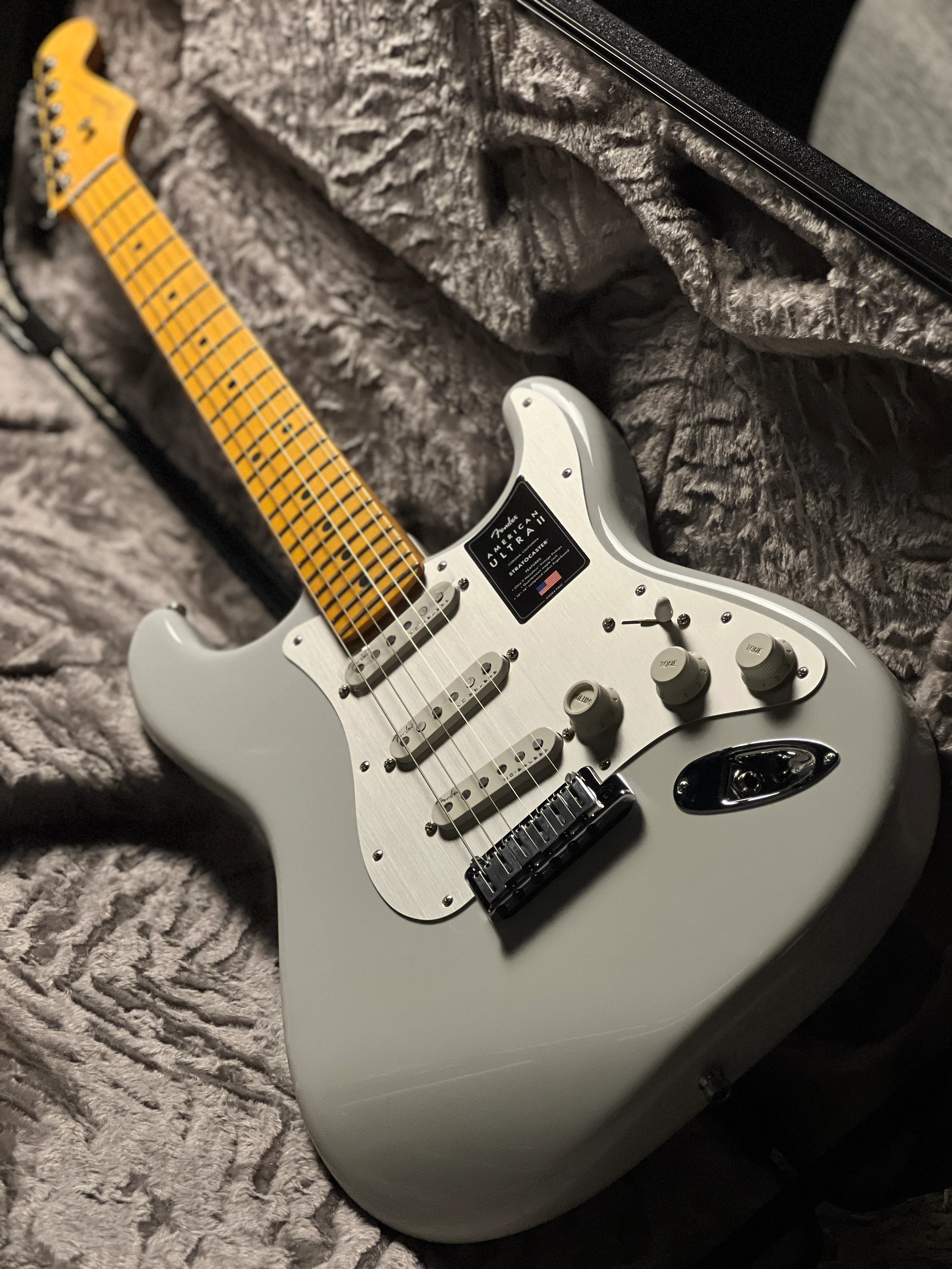 Fender American Ultra II Stratocaster with Maple FB in Avalanche US240014152 - Image 4