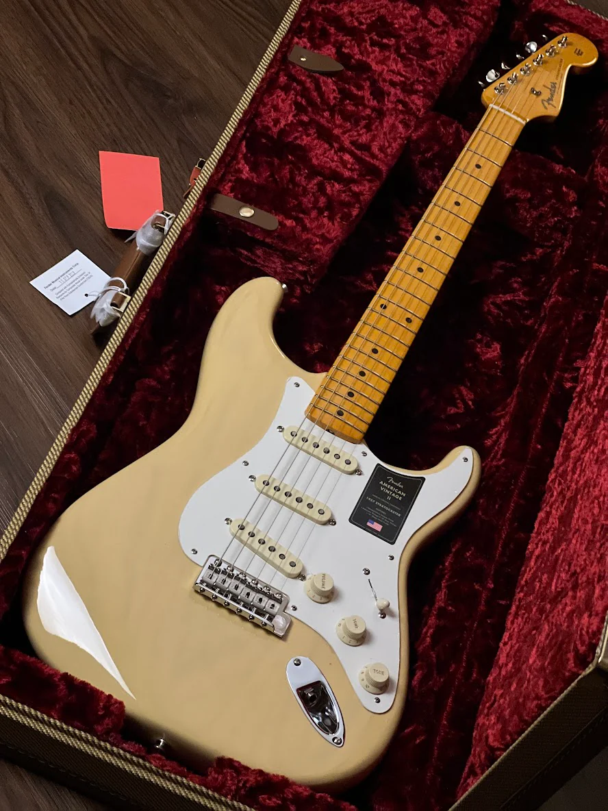 Fender American Vintage II 57 Stratocaster with Maple FB in Vintage Blonde