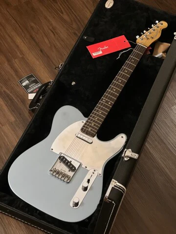 Fender Chrissie Hynde Telecaster with Rosewood FB in Ice Blue Metallic - Image 2