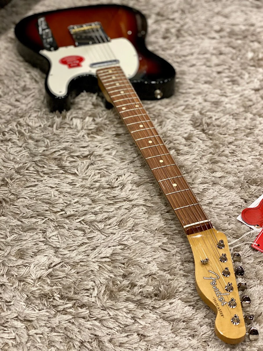 Fender Classic Player Baja 60s Telecaster Pau Ferro FB in 3 Tone Sunburst - Image 4
