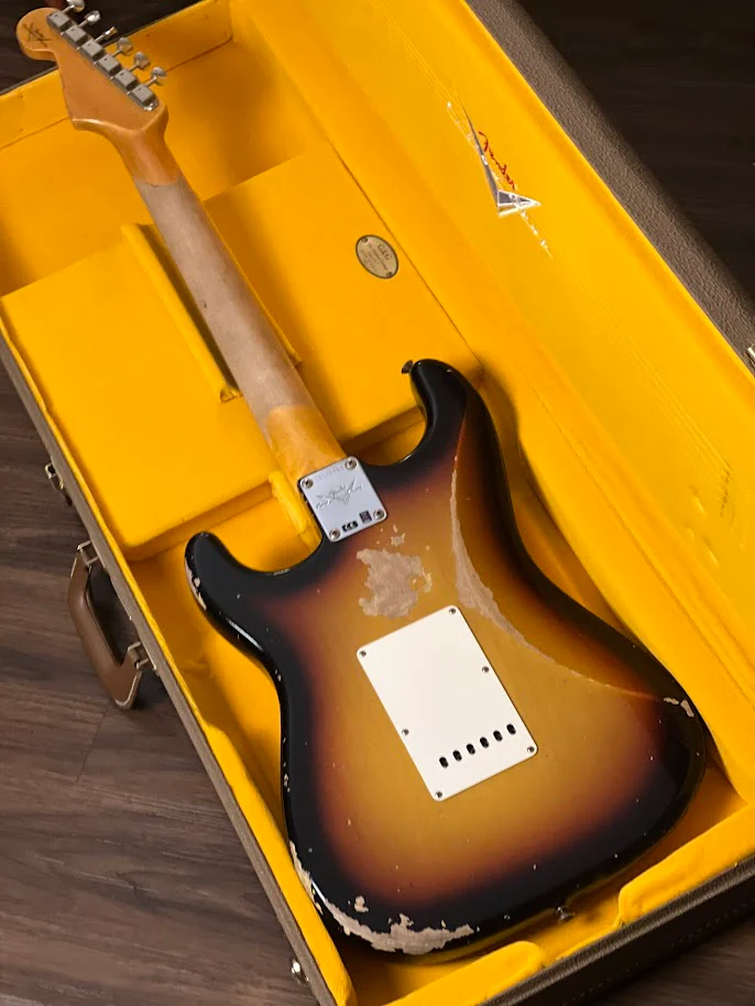 Fender Custom Shop 1961 Stratocaster Heavy Relic Super Faded Aged 3-Tone Sunburst CZ568799 - Image 6