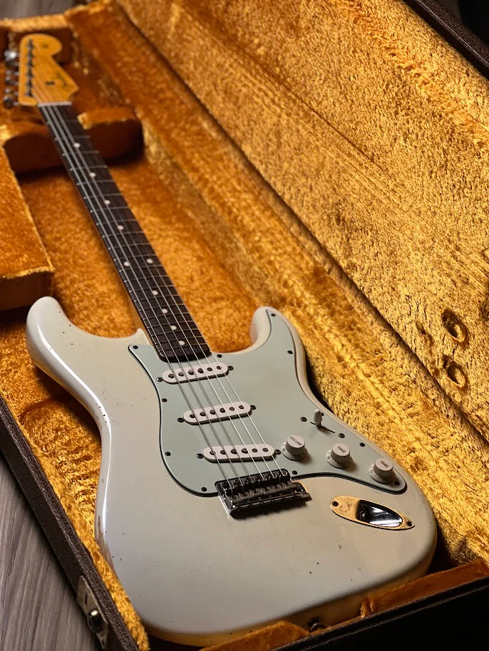 Fender Custom Shop 1961 Stratocaster Relic in Olympic White R71829