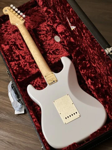 Fender Custom Shop Limited Edition 75th Anniversary Stratocaster N.O.S. in Diamond White Pearl - Image 5