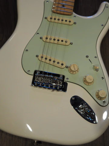 Fender Deluxe Roadhouse Stratocaster Maple Neck Olympic White - Image 3