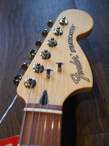 Fender Deluxe Roadhouse Stratocaster Rosewood Mystic Ice Blu - Image 4