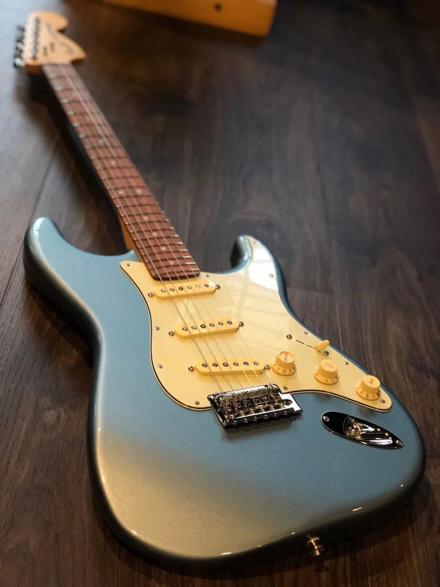 Fender Deluxe Roadhouse Stratocaster Rosewood Mystic Ice Blu - Image 6