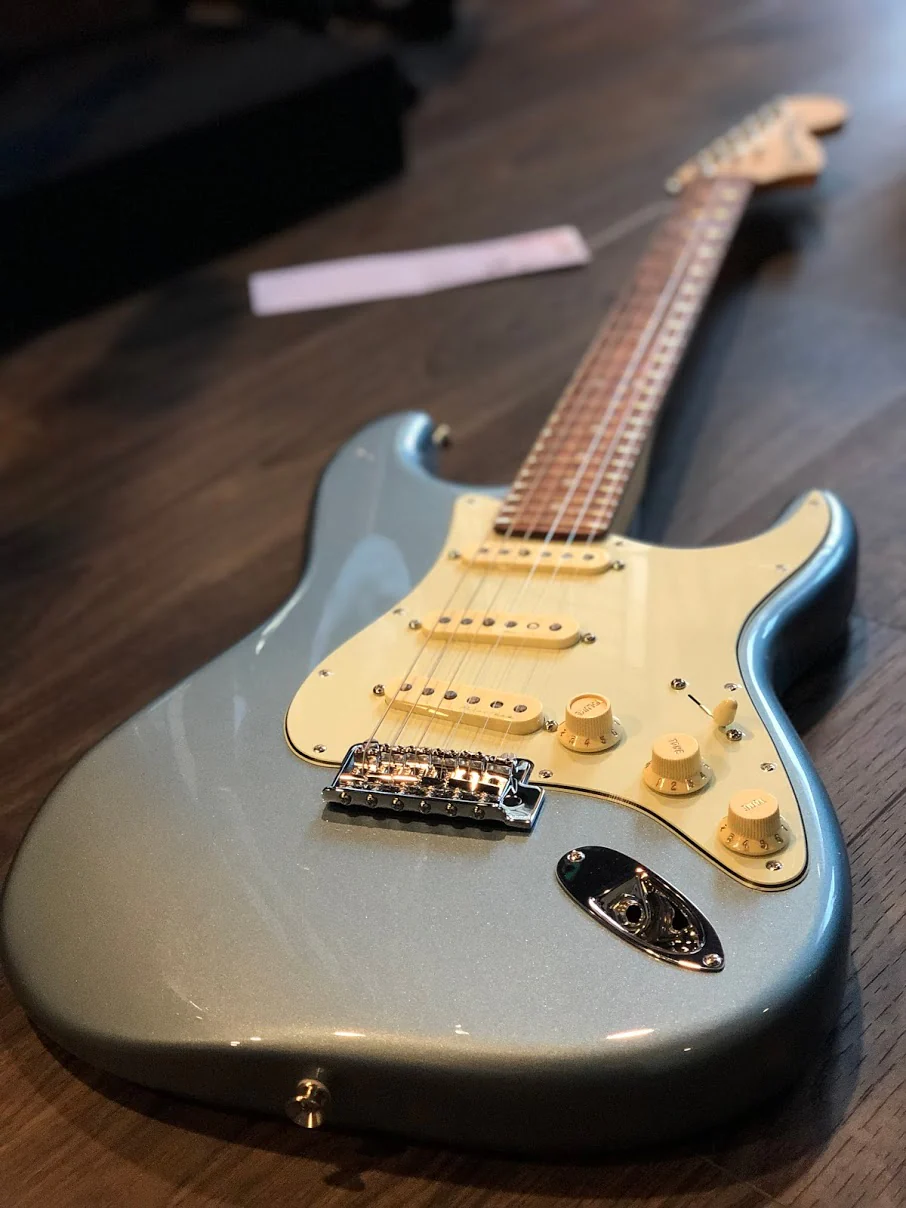 Fender Deluxe Roadhouse Stratocaster Rosewood Mystic Ice Blu - Image 7