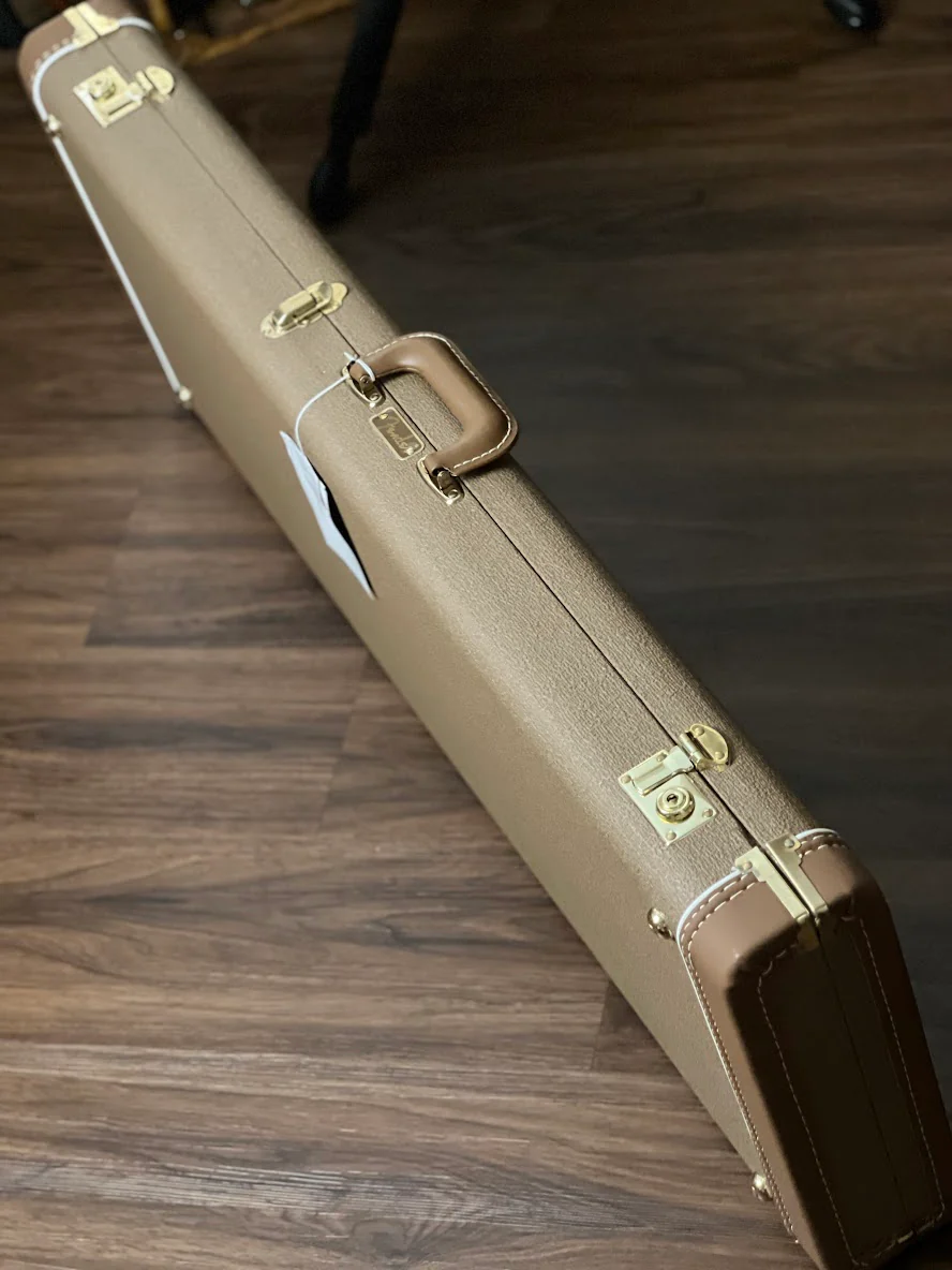 Fender Deluxe Strat/Tele Guitar Case Brown with Gold Plush Interior - Image 2