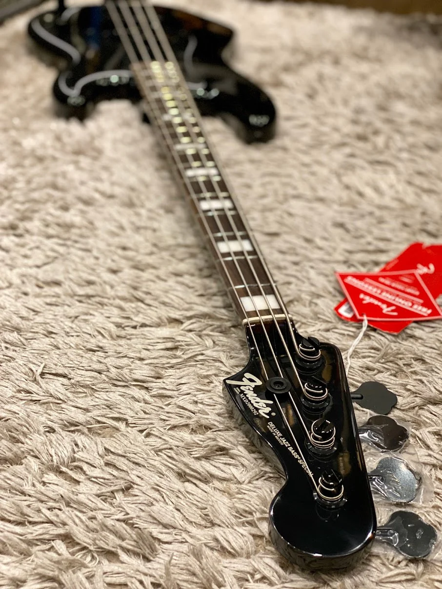 Fender Duff Mckagan Signature Deluxe Precision Bass with Rosewood FB in Black - Image 4