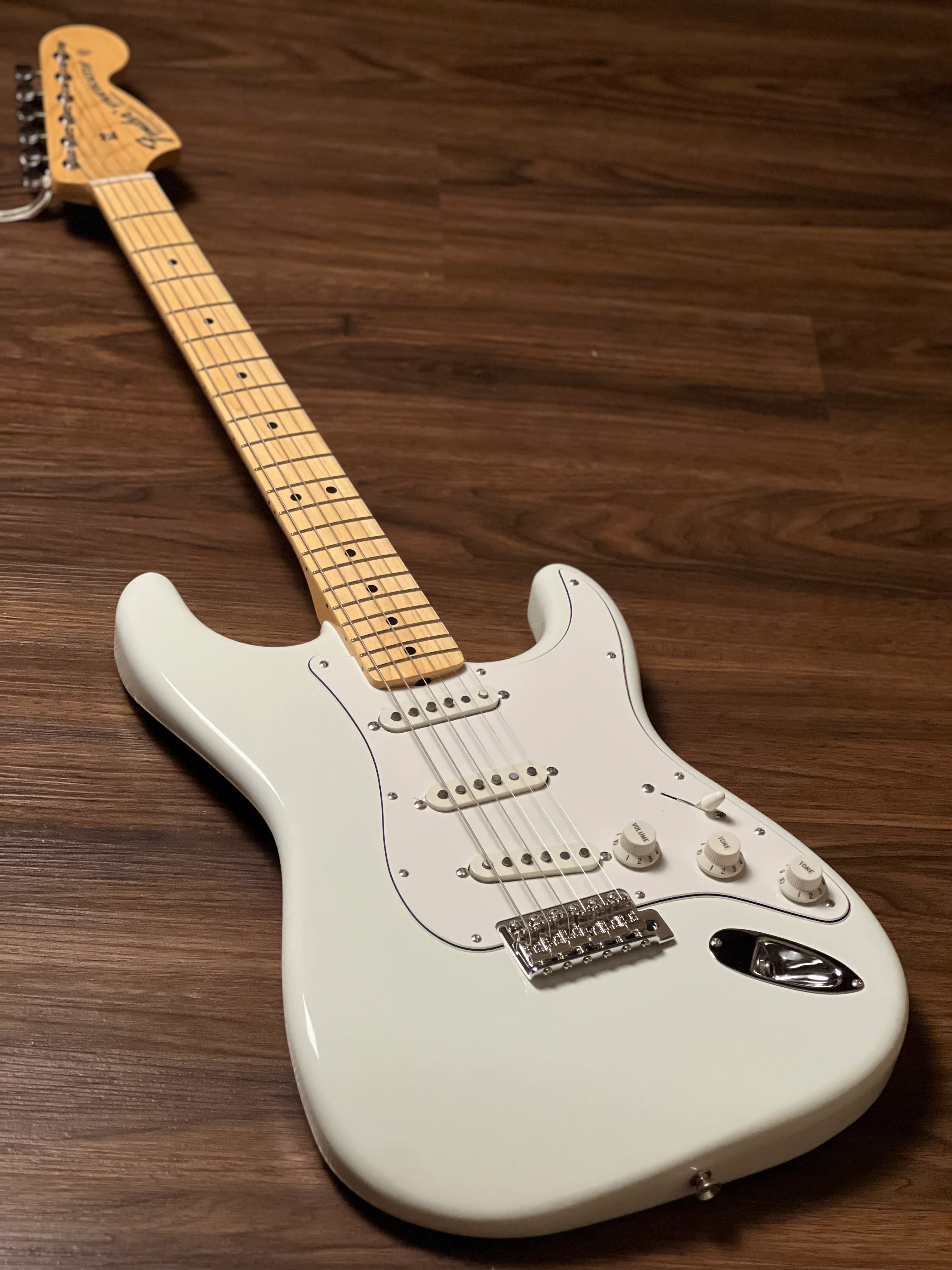Fender FSR Collection Traditional Late 60s Stratocaster with Maple FB in Olympic White JD24025840