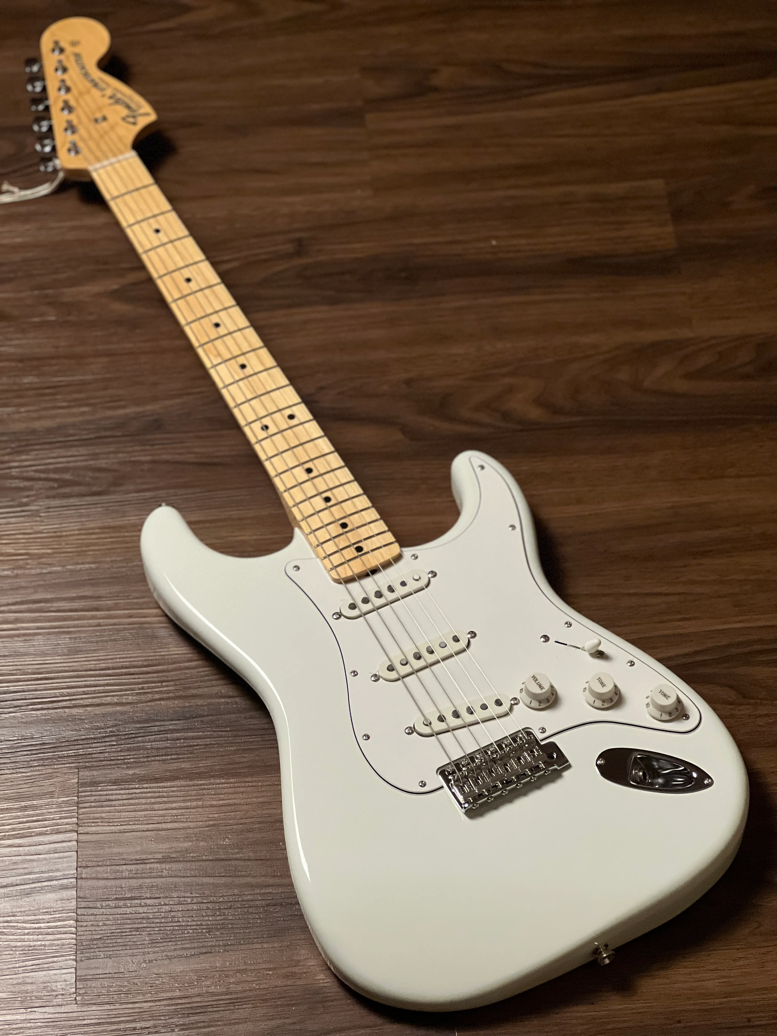 Fender FSR Collection Traditional Late 60s Stratocaster with Maple FB in Olympic White JD24025840 - Image 2