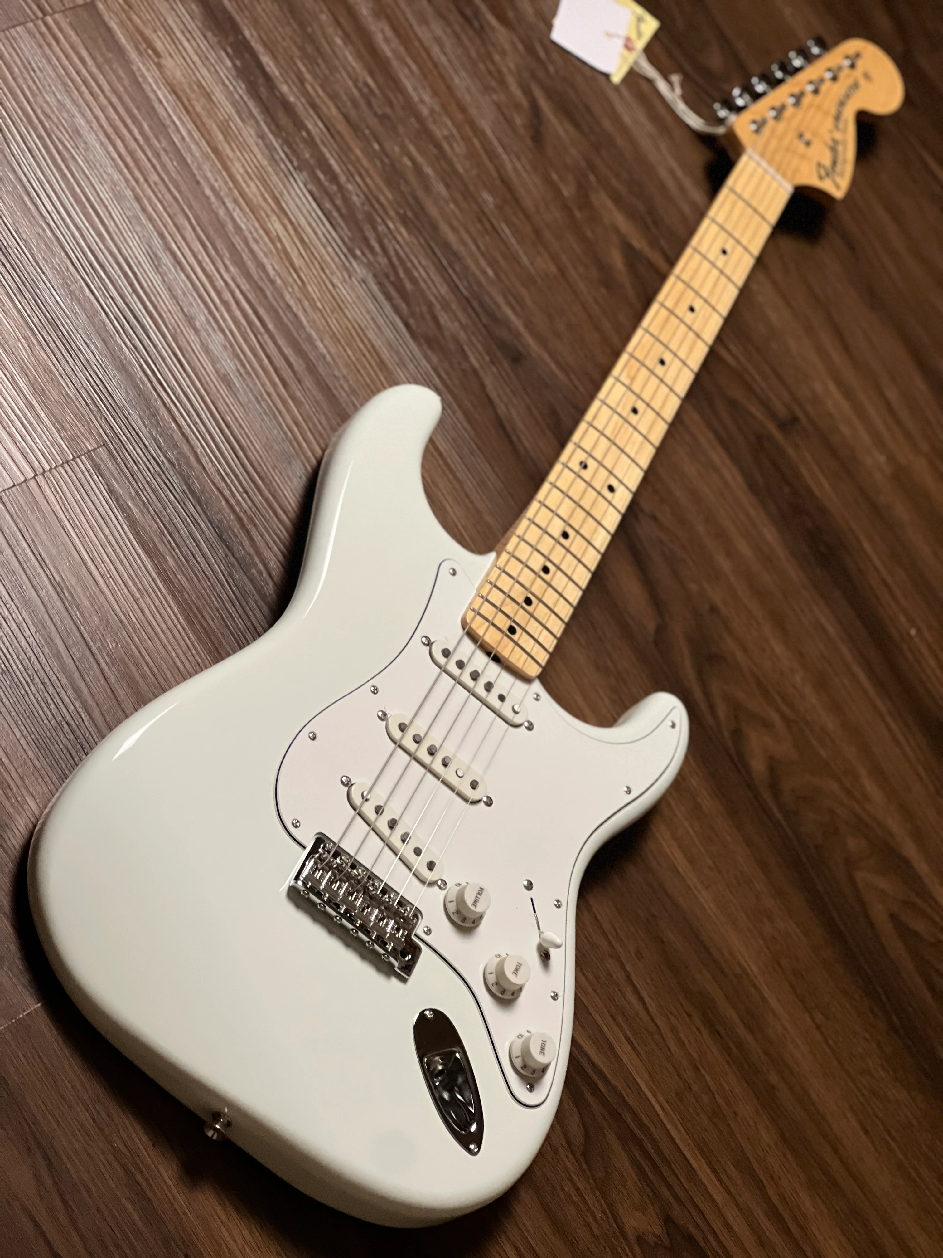 Fender FSR Collection Traditional Late 60s Stratocaster with Maple FB in Olympic White JD24025840 - Image 3