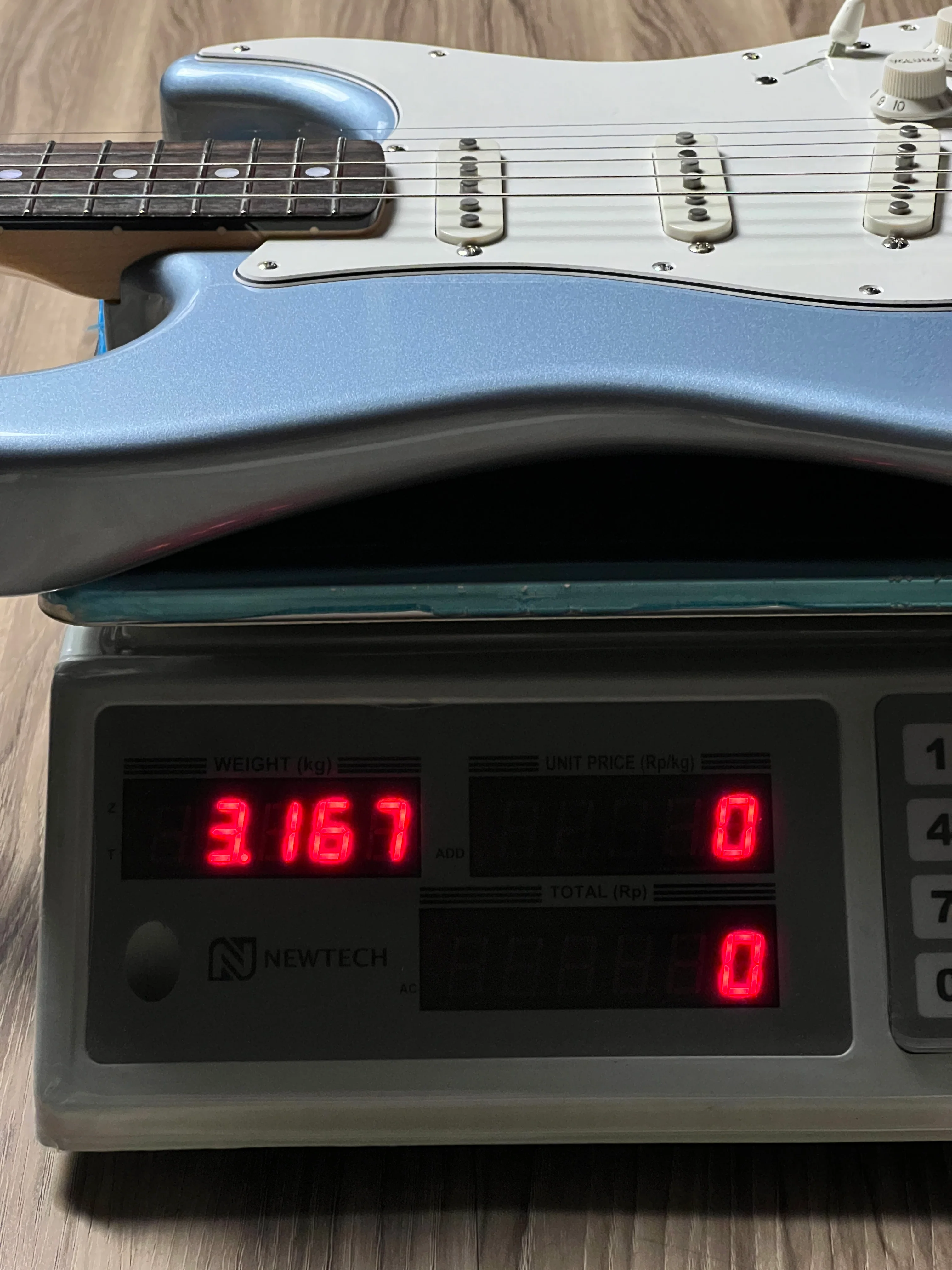 Fender FSR MIJ Traditional Late 60s Stratocaster with RW FB in Ice Blue Metallic JD24014301 - Image 6