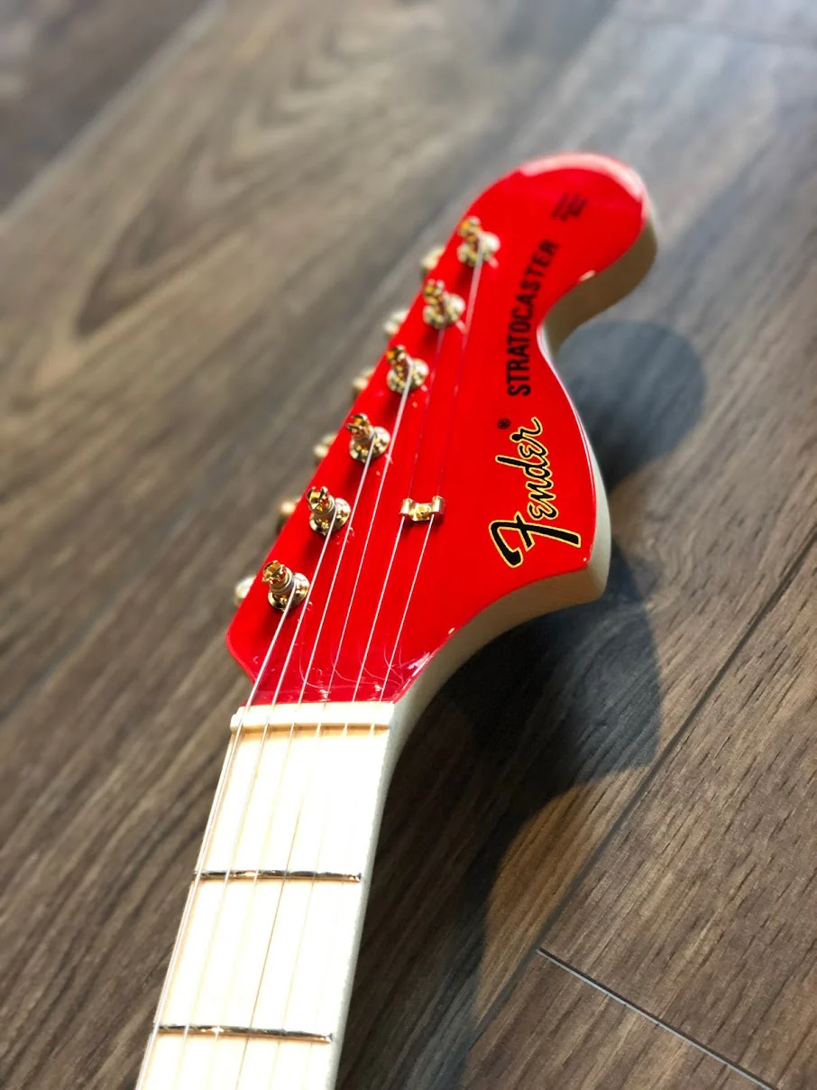 Fender Japan Scandal Mami Signature Stratocaster Red - Image 3