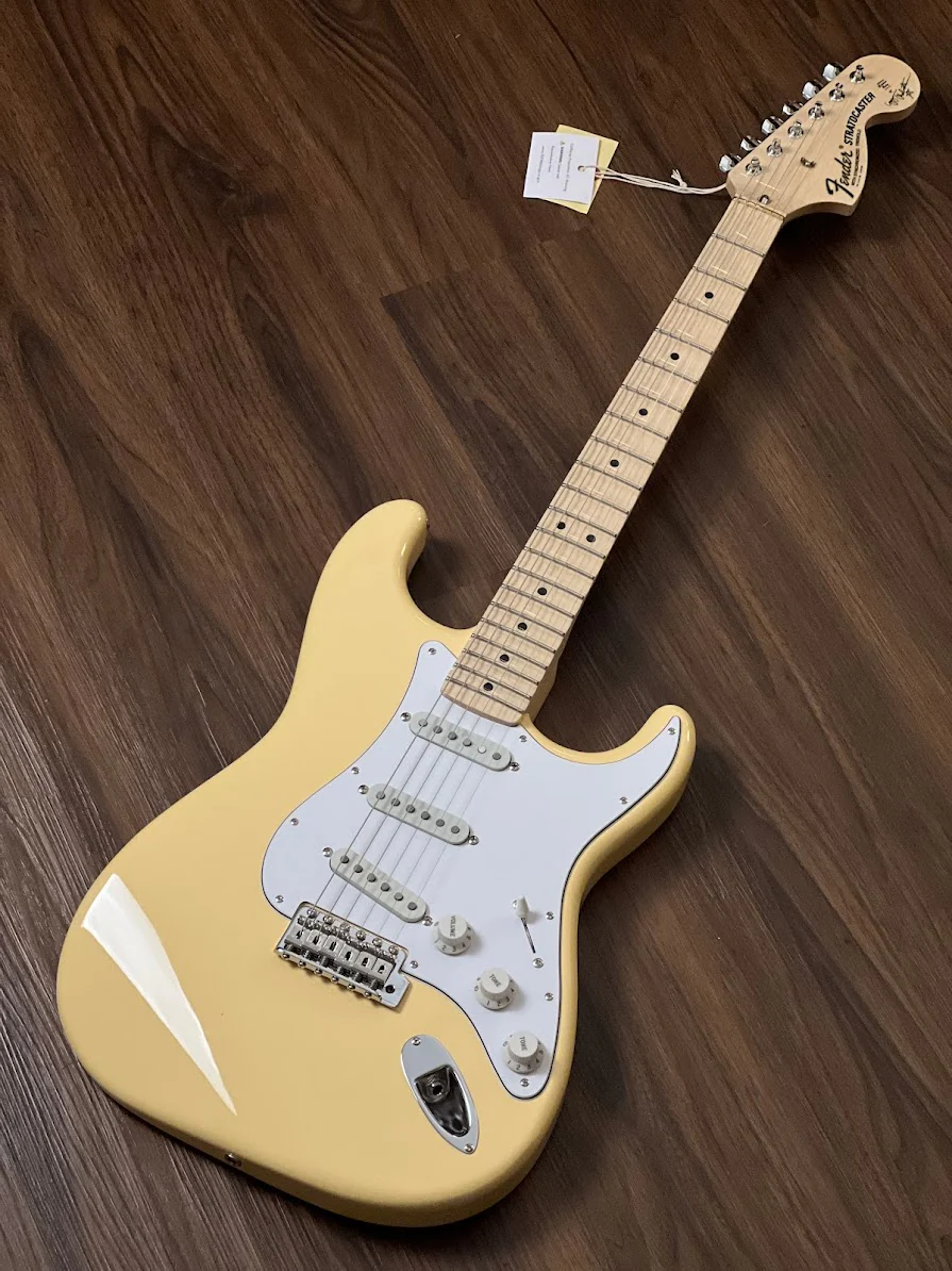 Fender Japan Yngwie Malmsteen Stratocaster in Yellow White - Image 4