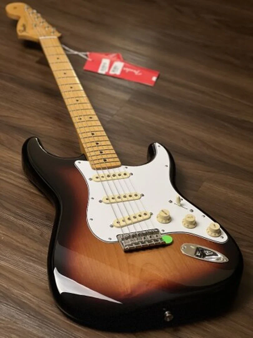 Fender Jimi Hendrix Signature Stratocaster with Maple FB in 3-Tone Sunburst - Image 4