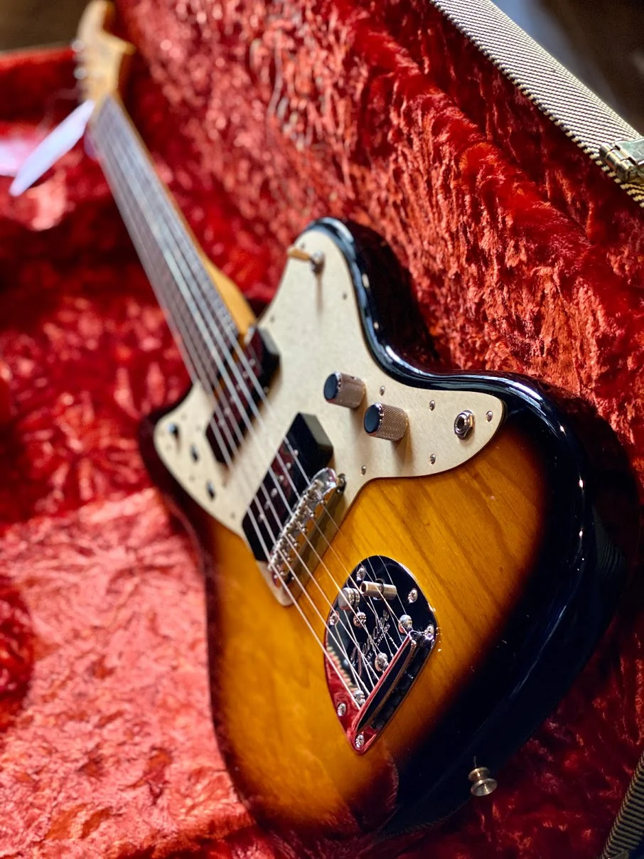 Fender limited edition 60th anniversary 58 jazzmaster in 2 color sunburst - Image 3