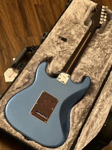 Fender Limited Edition American Professional II Stratocaster with Rosewood Neck in Lake Placid Blue - Image 10