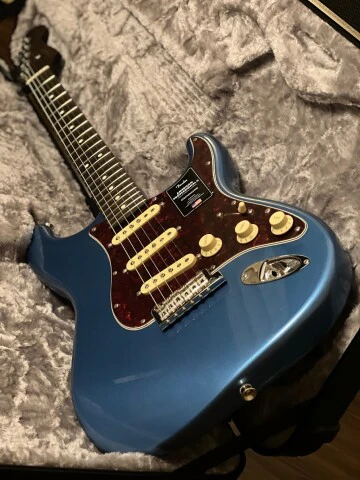 Fender Limited Edition American Professional II Stratocaster with Rosewood Neck in Lake Placid Blue - Image 9