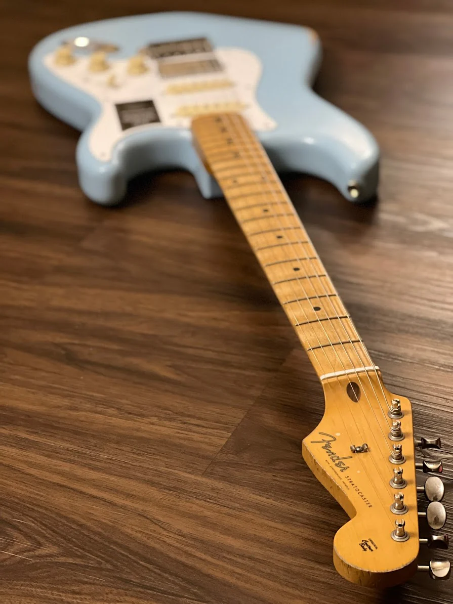 Fender Limited Edition Vintera Road Worn 50s HSS Stratocaster with Maple FB in Sonic Blue - Image 6