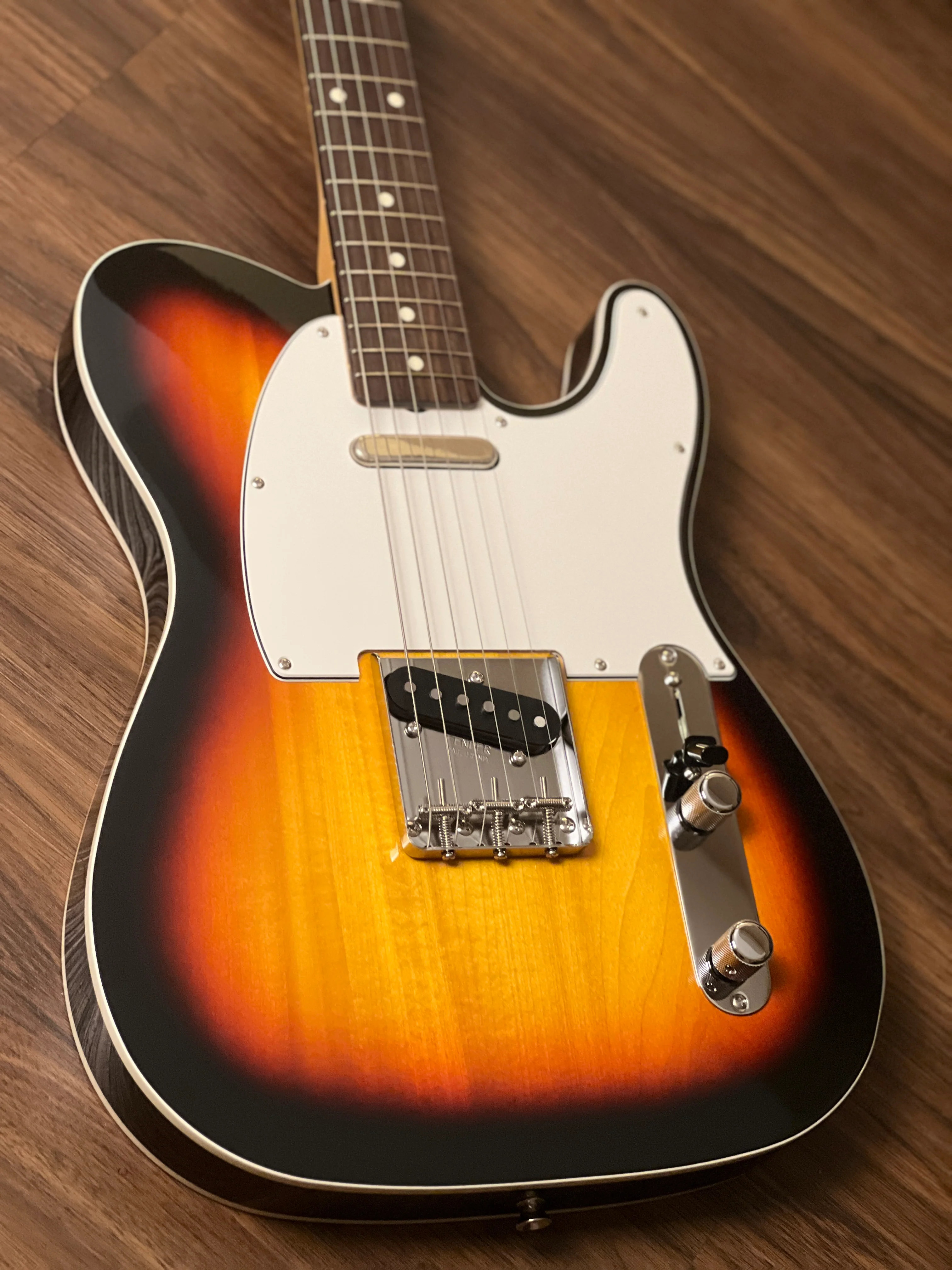 Fender MIJ FSR Collection Traditional 60s Telecaster Custom with RW FB in 3-tone sunburst JD23030628 - Image 3