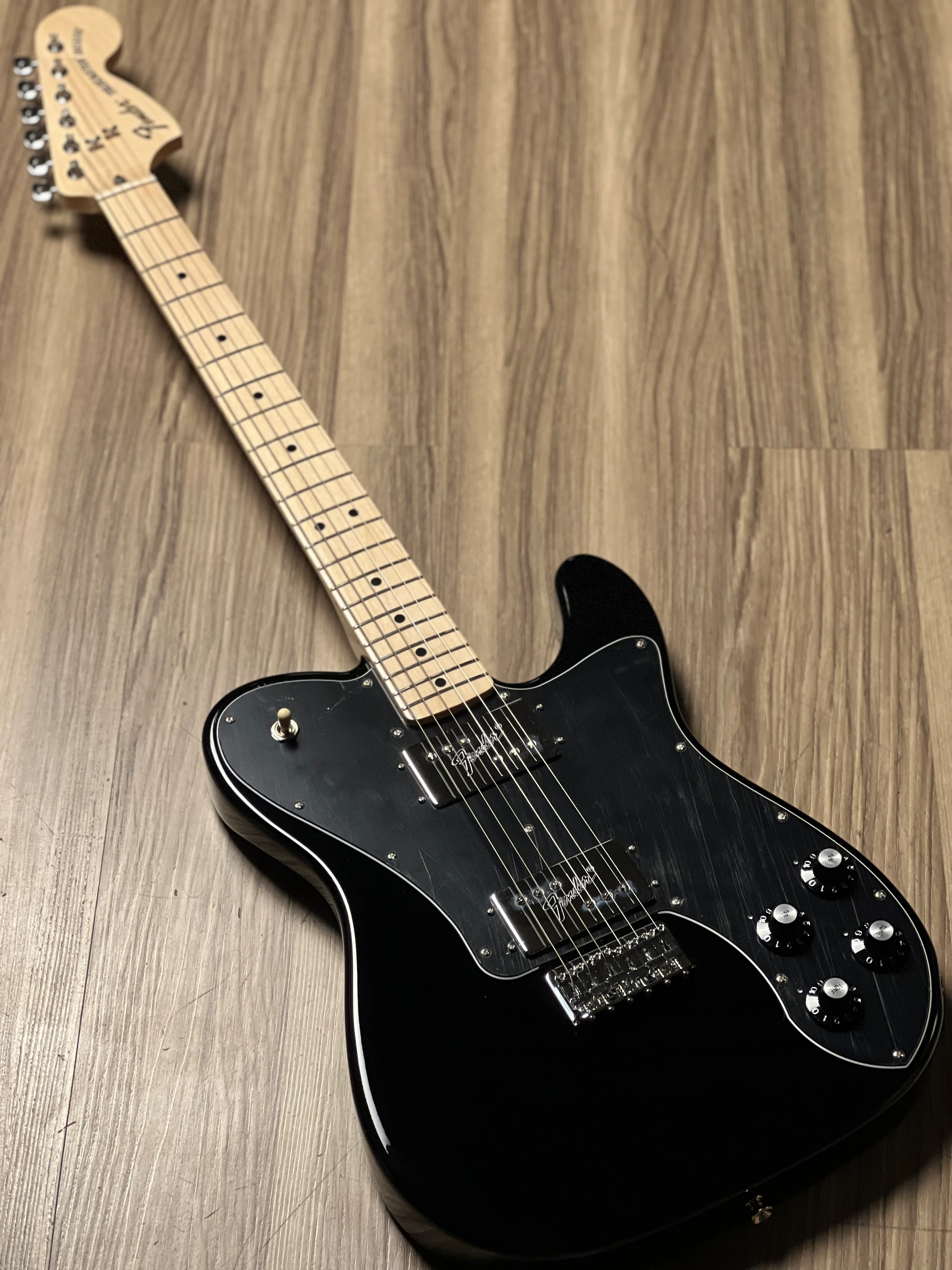 Fender MIJ FSR Collection Traditional 70s Telecaster Deluxe with Maple FB in Black JD23030563