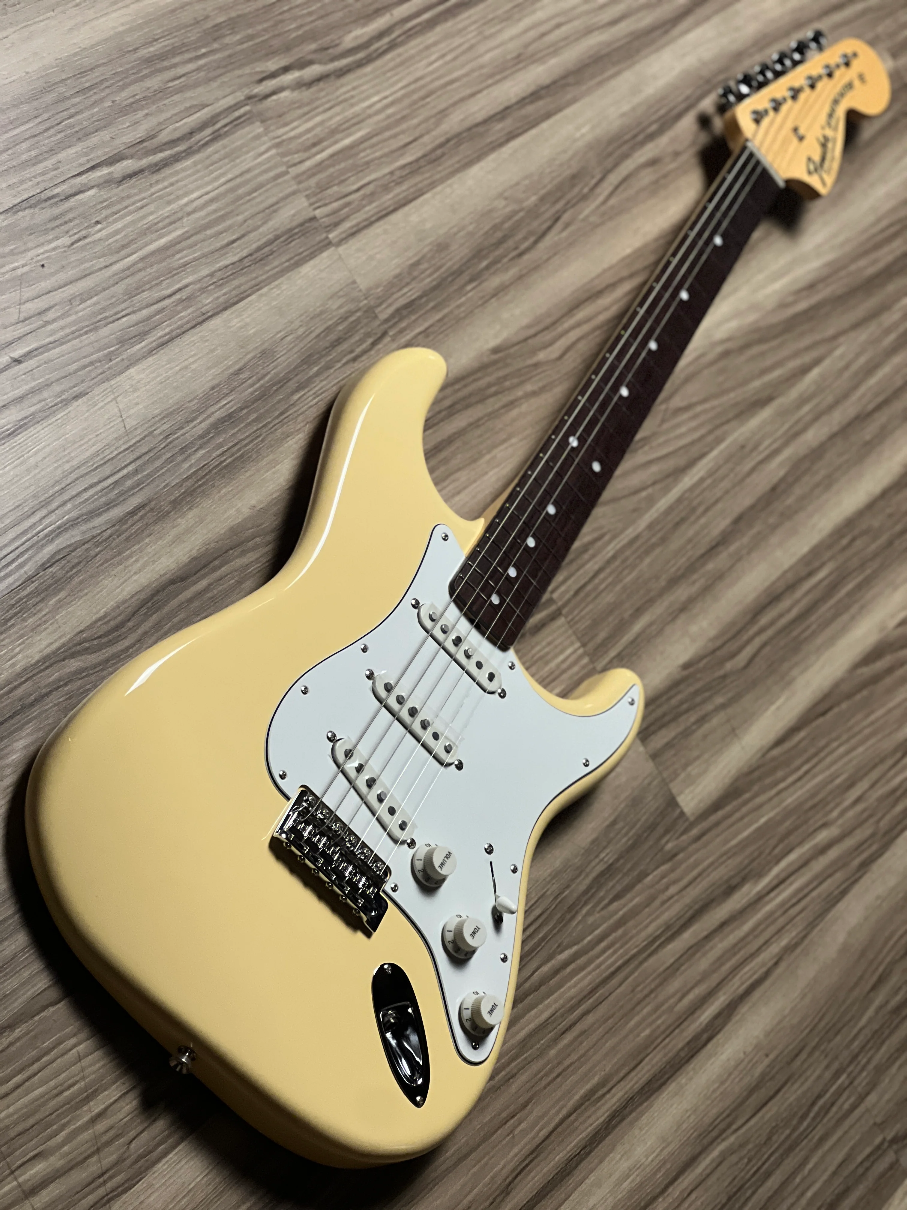 Fender MIJ FSR Collection Traditional Late 60s Stratocaster with RW FB in Vintage White JD23029142 - Image 3