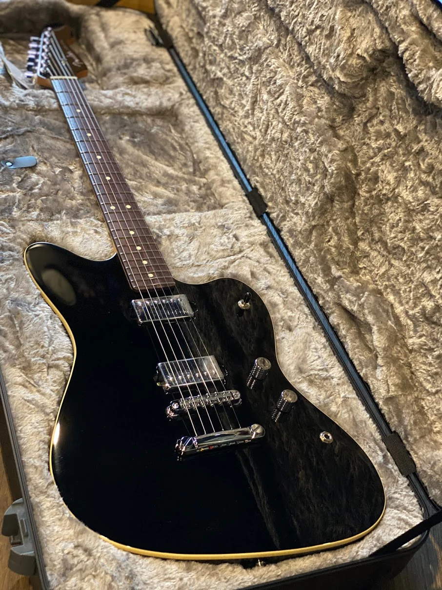 Fender Molded ABS case for Jazzmaster - Image 3