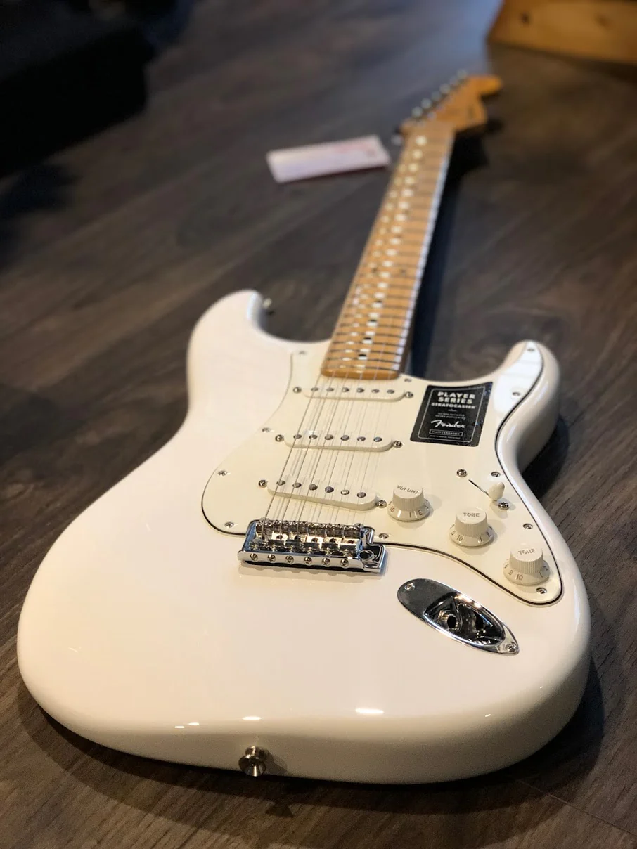 Fender Player Series Stratocaster in Polar White with Maple FB - Image 2