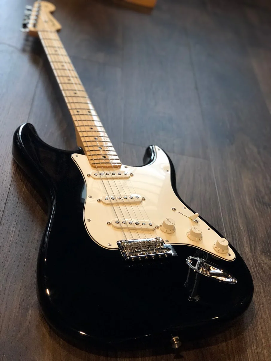 Fender Player Series Stratocaster Maple Neck Black - Image 3