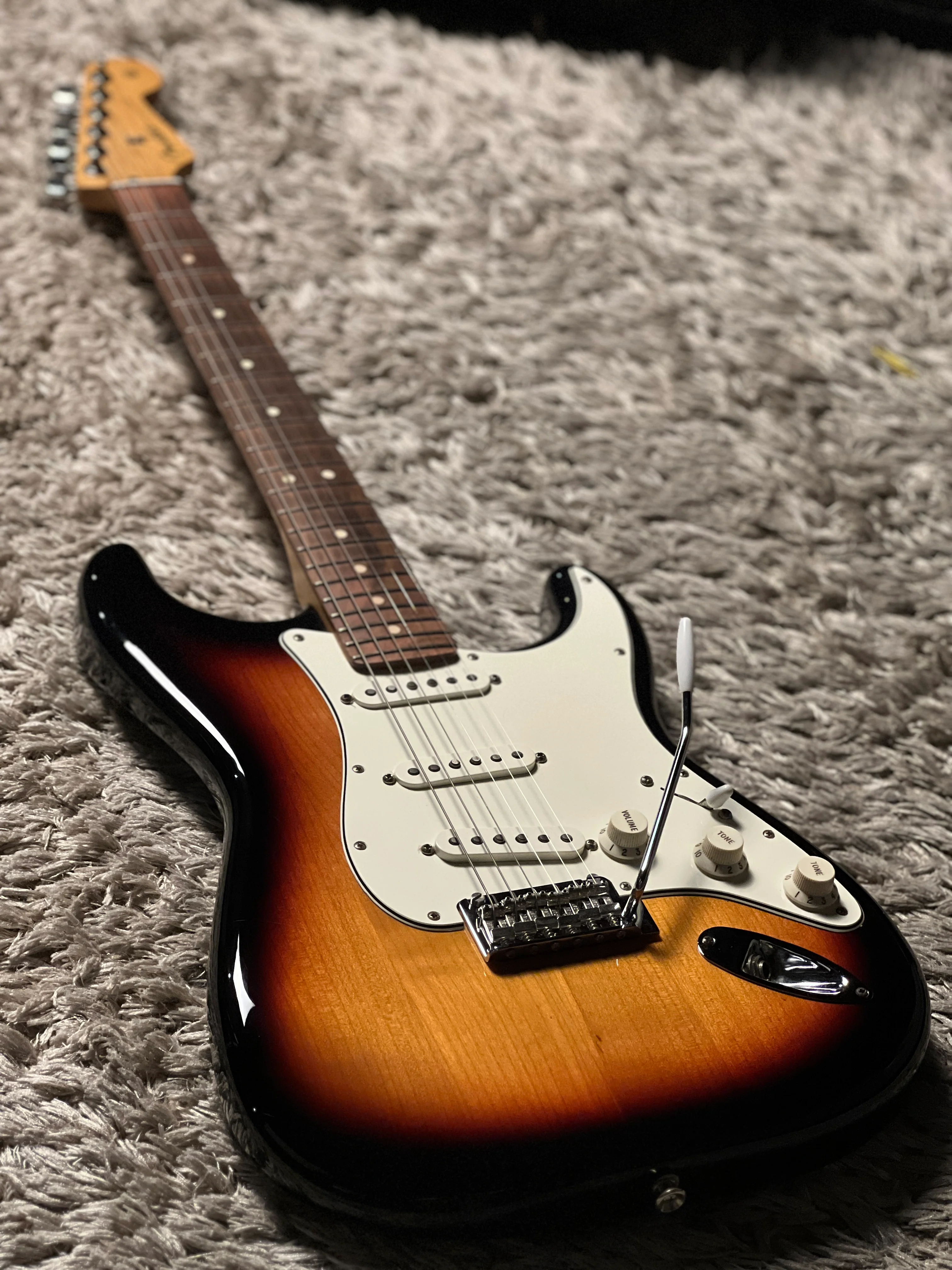 Fender Player Series Stratocaster Pau Ferro in Three Tone Sunburst (USED) MX21548094