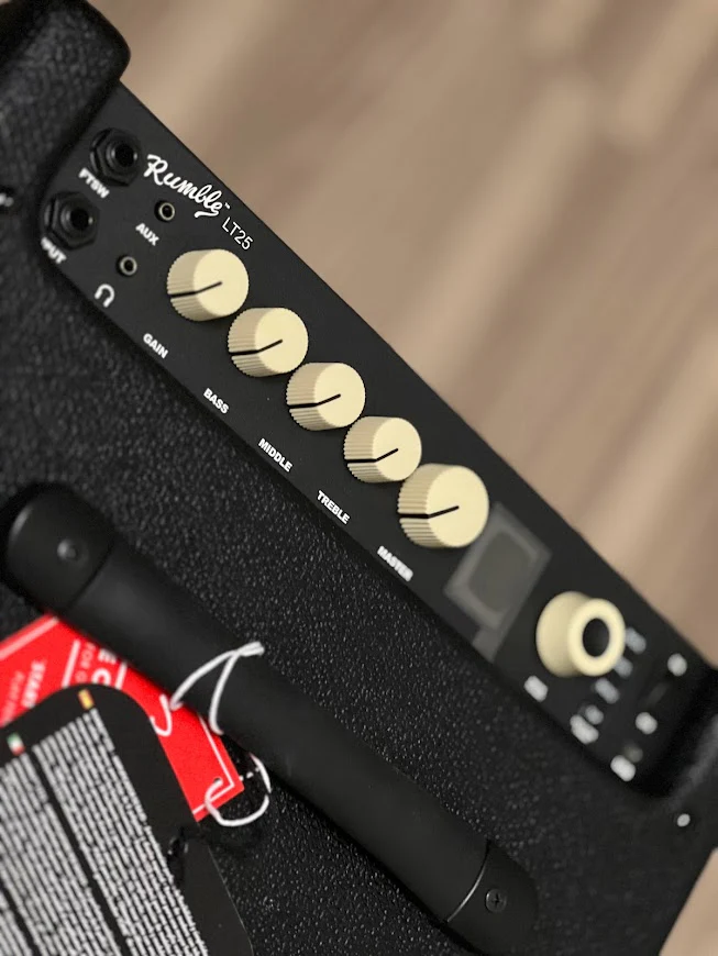 Fender Rumble LT25 Bass Guitar Combo Amplifier - Image 3