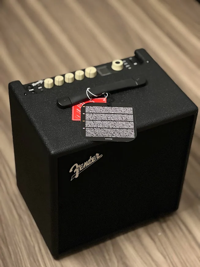 Fender Rumble LT25 Bass Guitar Combo Amplifier - Image 4