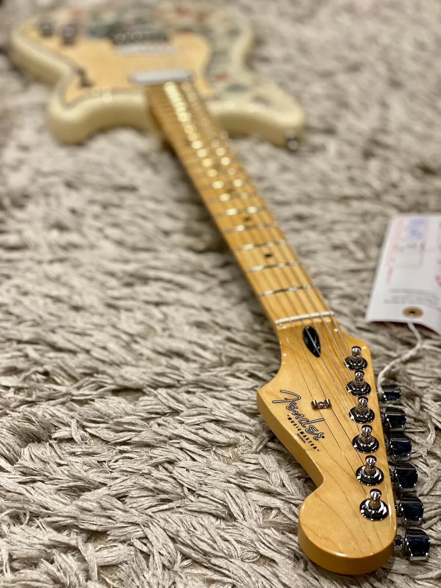Fender Shawn Mendes Musicmaster in Floral - Image 3