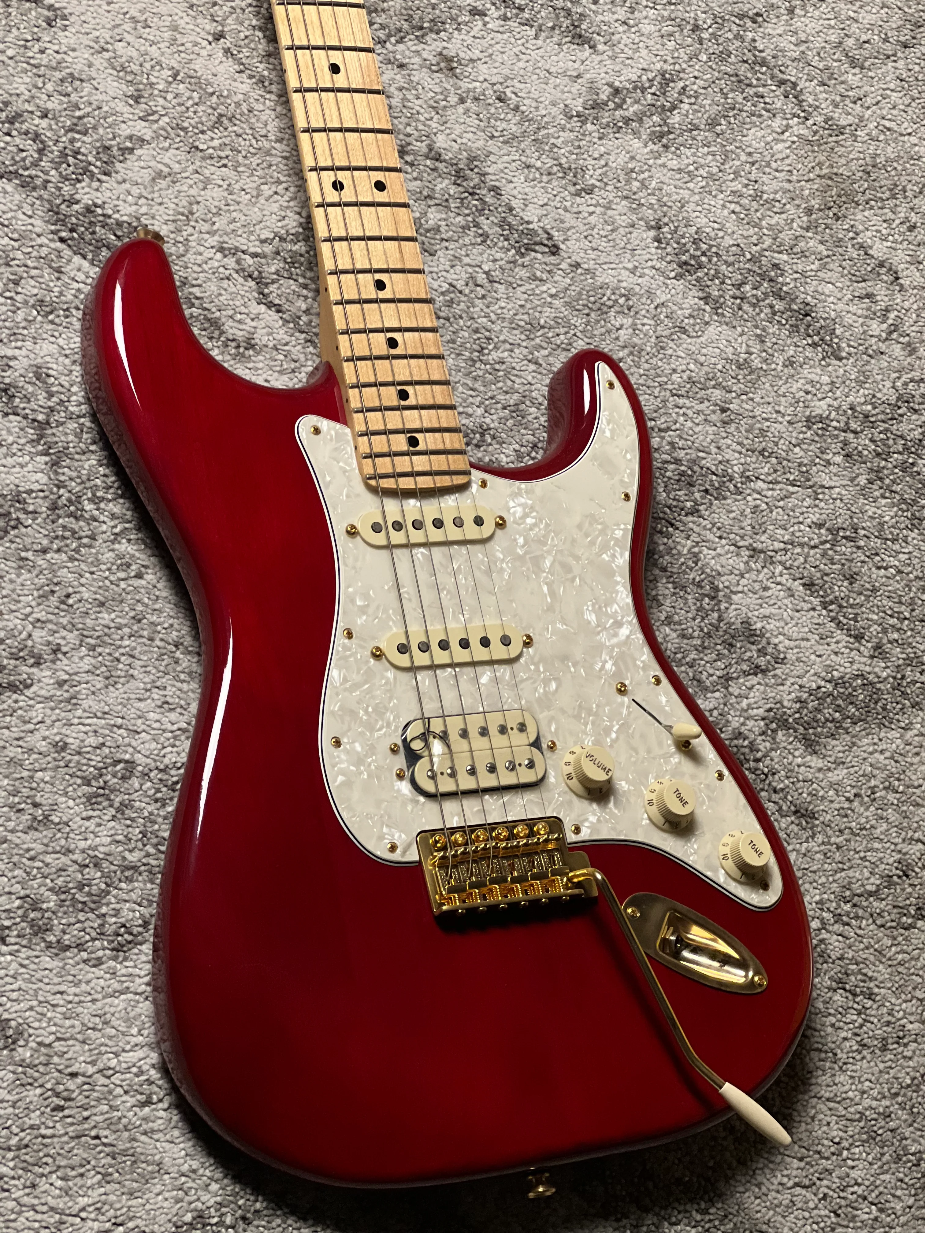 Fender Tash Sultana Stratocaster With Maple FB In Transparent Cherry MX20054061 (USED) - Image 4