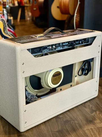 Fender Tone Master Twin Reverb 2x12 inch 200-watt Combo Amp - Blonde - Image 3