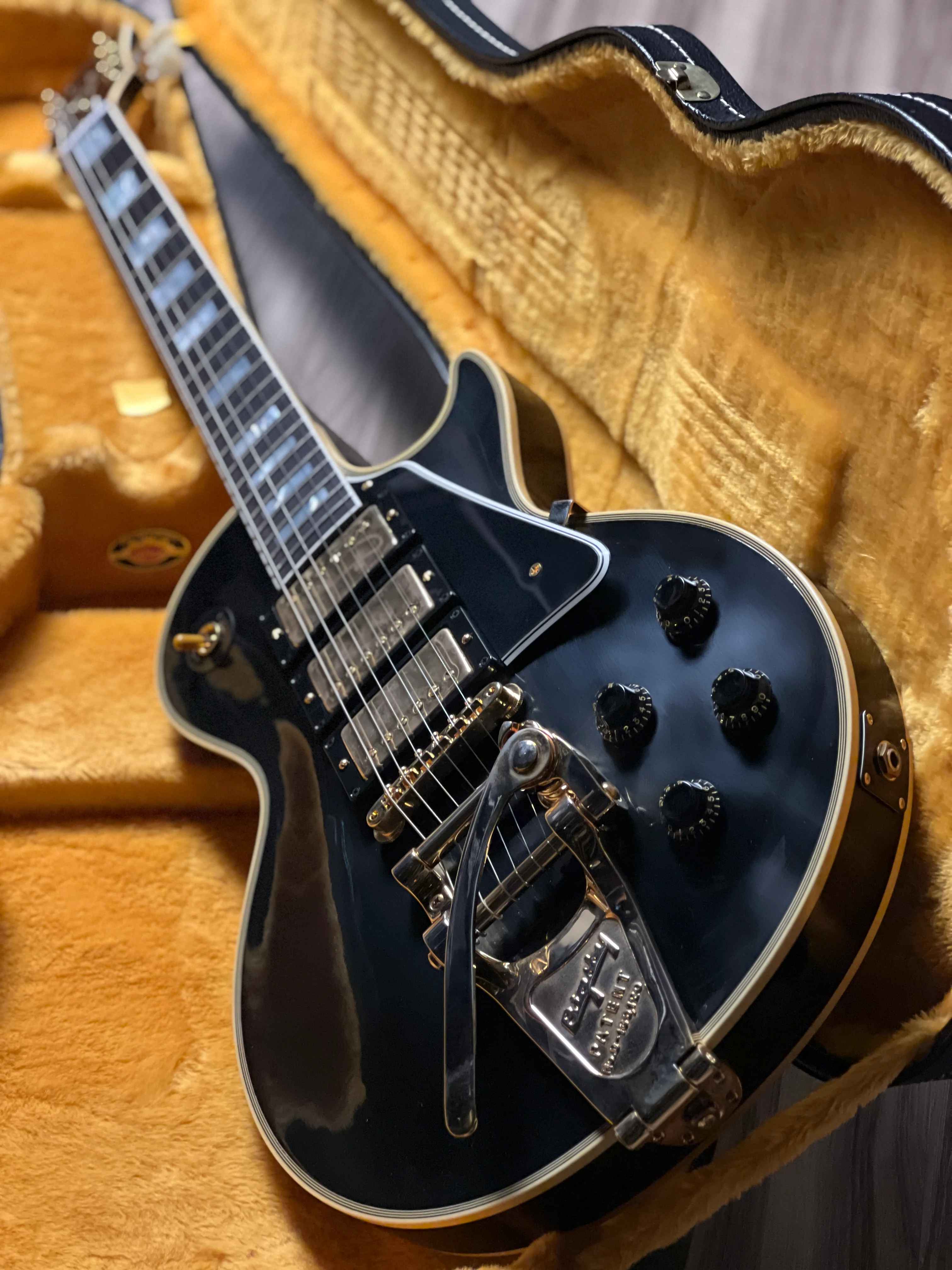Gibson 1957 Les Paul Custom Reissue 3-Pickup Bigsby in Ebony w/Case 742392 - Image 4