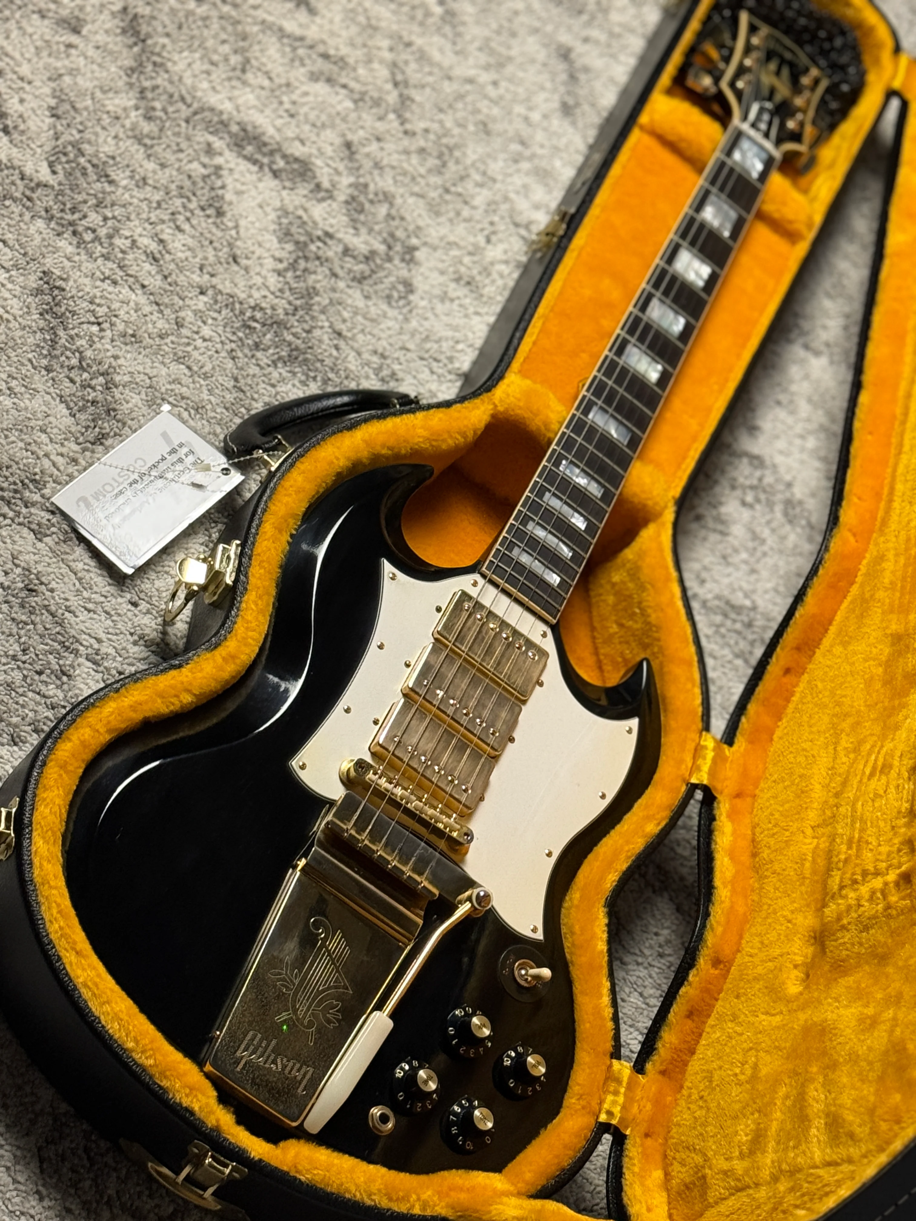 Gibson Custom Shop SG Custom 3-Pickup with Long Maestro Vibrola VOS in Ebony with case 000711 - Image 3