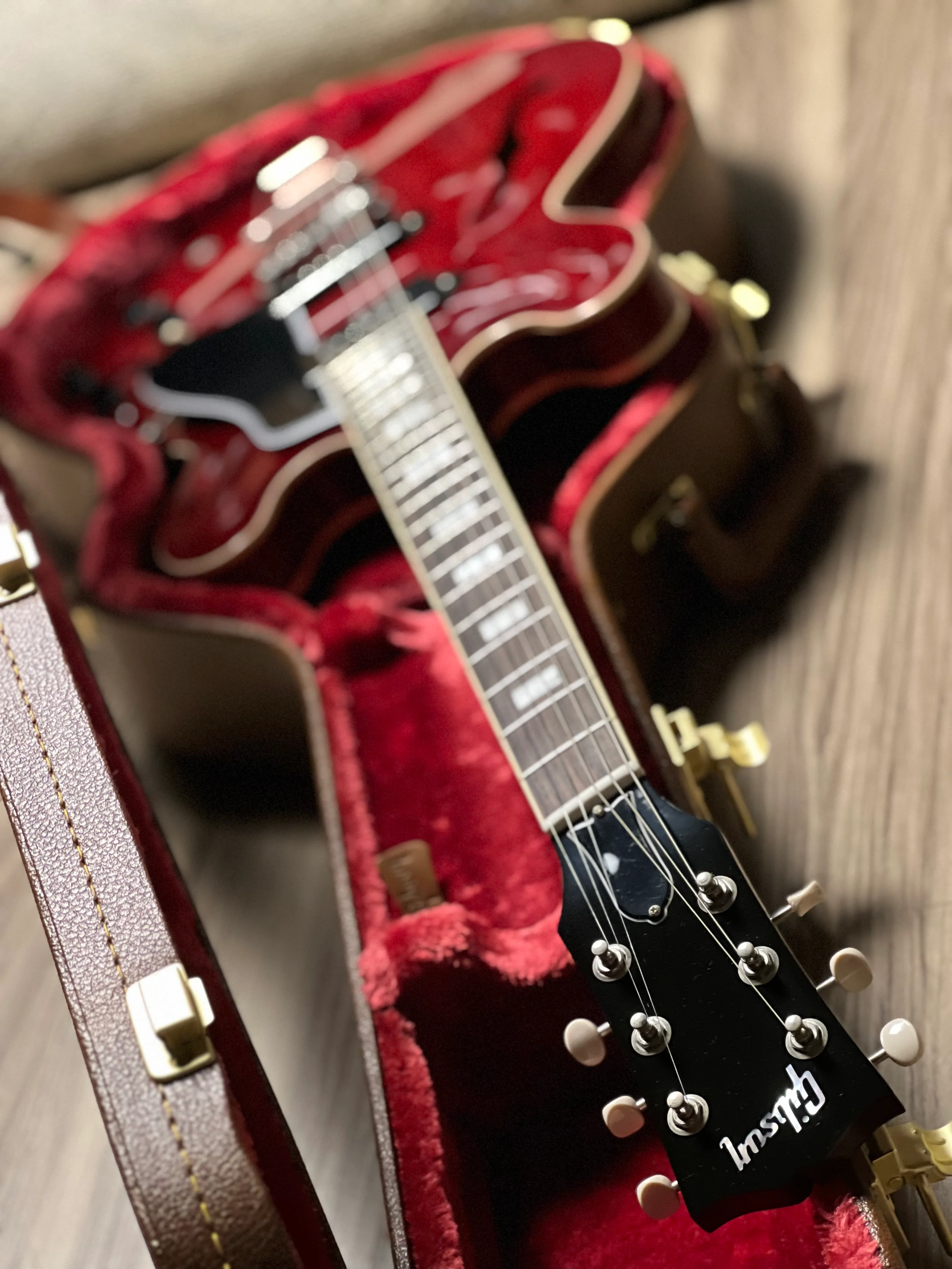 Gibson ES-330 in Sixties Cherry  with case 221540273 - Image 12