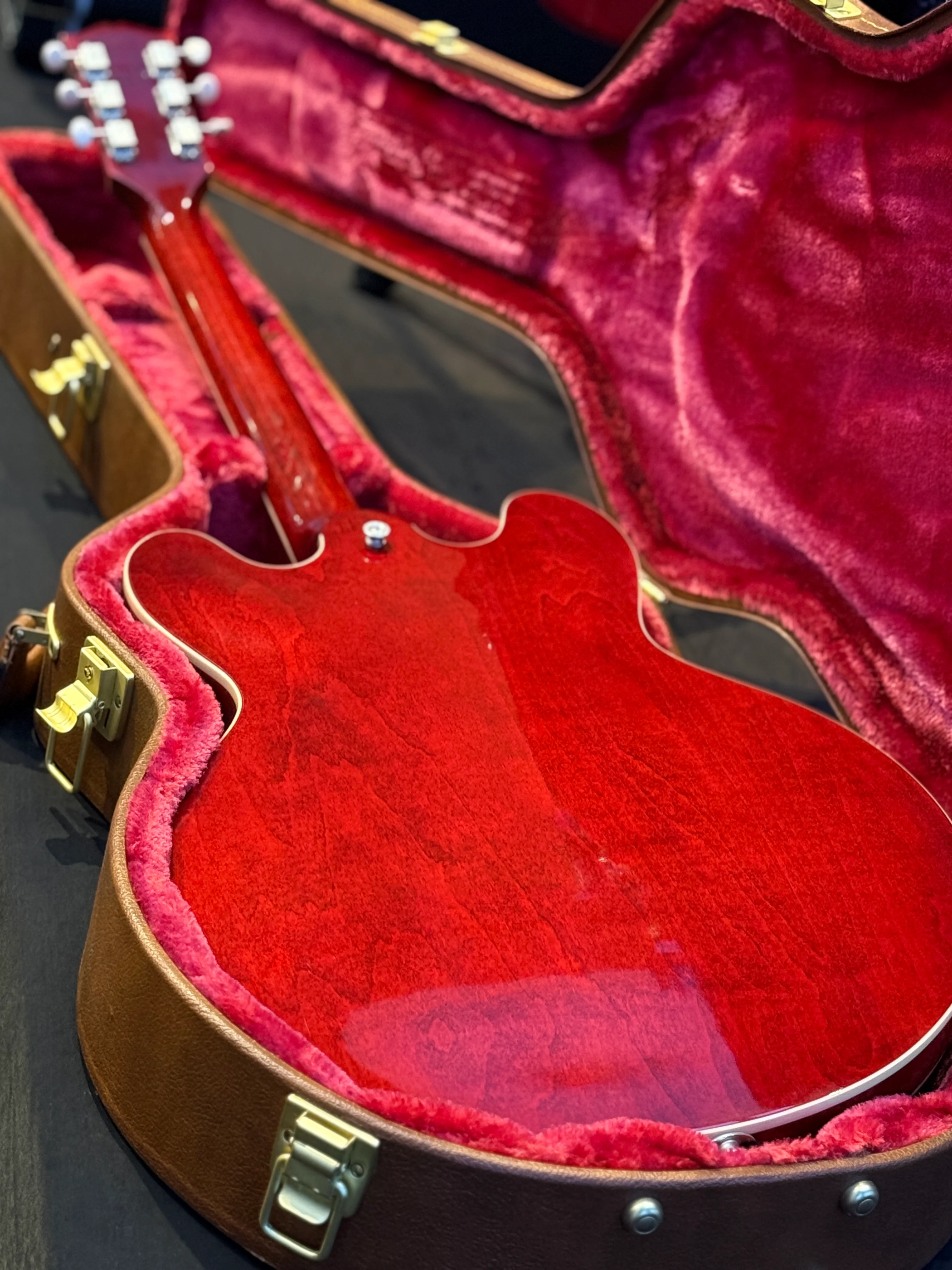 Gibson ES-330 in Sixties Cherry  with case 221540273 - Image 4
