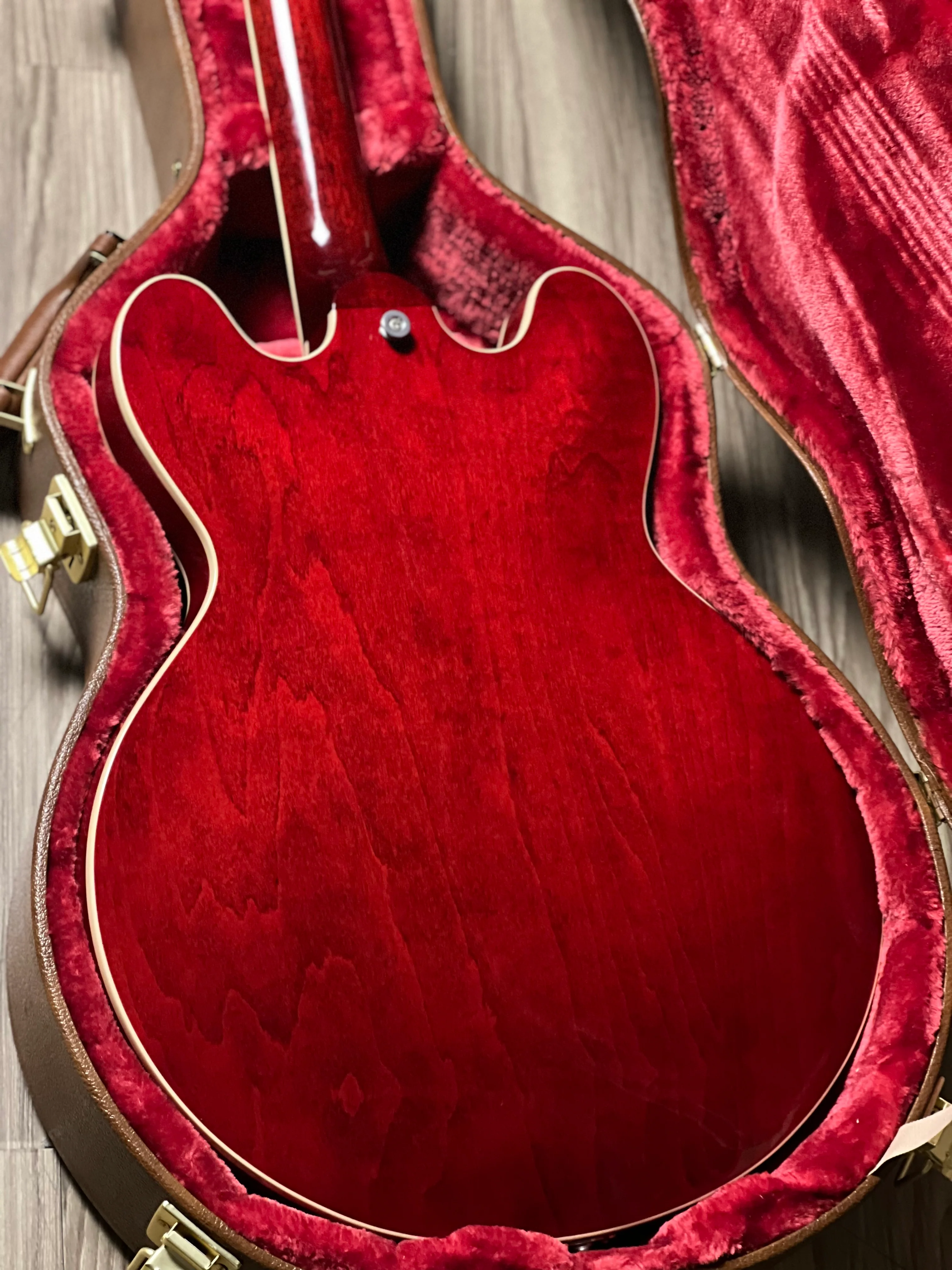 Gibson ES-330 in Sixties Cherry  with case 221540273 - Image 9