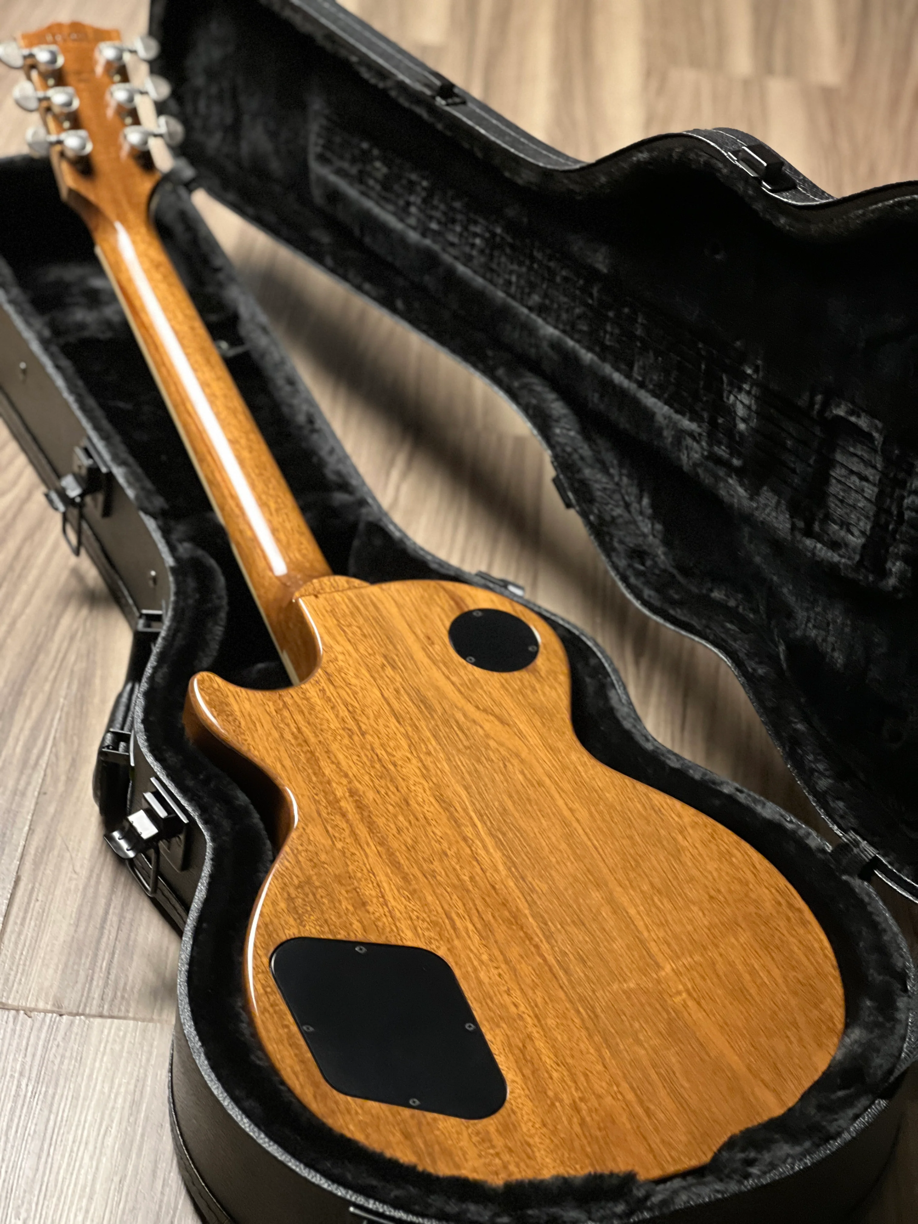 Gibson Les Paul Classic Modern Collection in Honeyburst 213130022 - Image 6